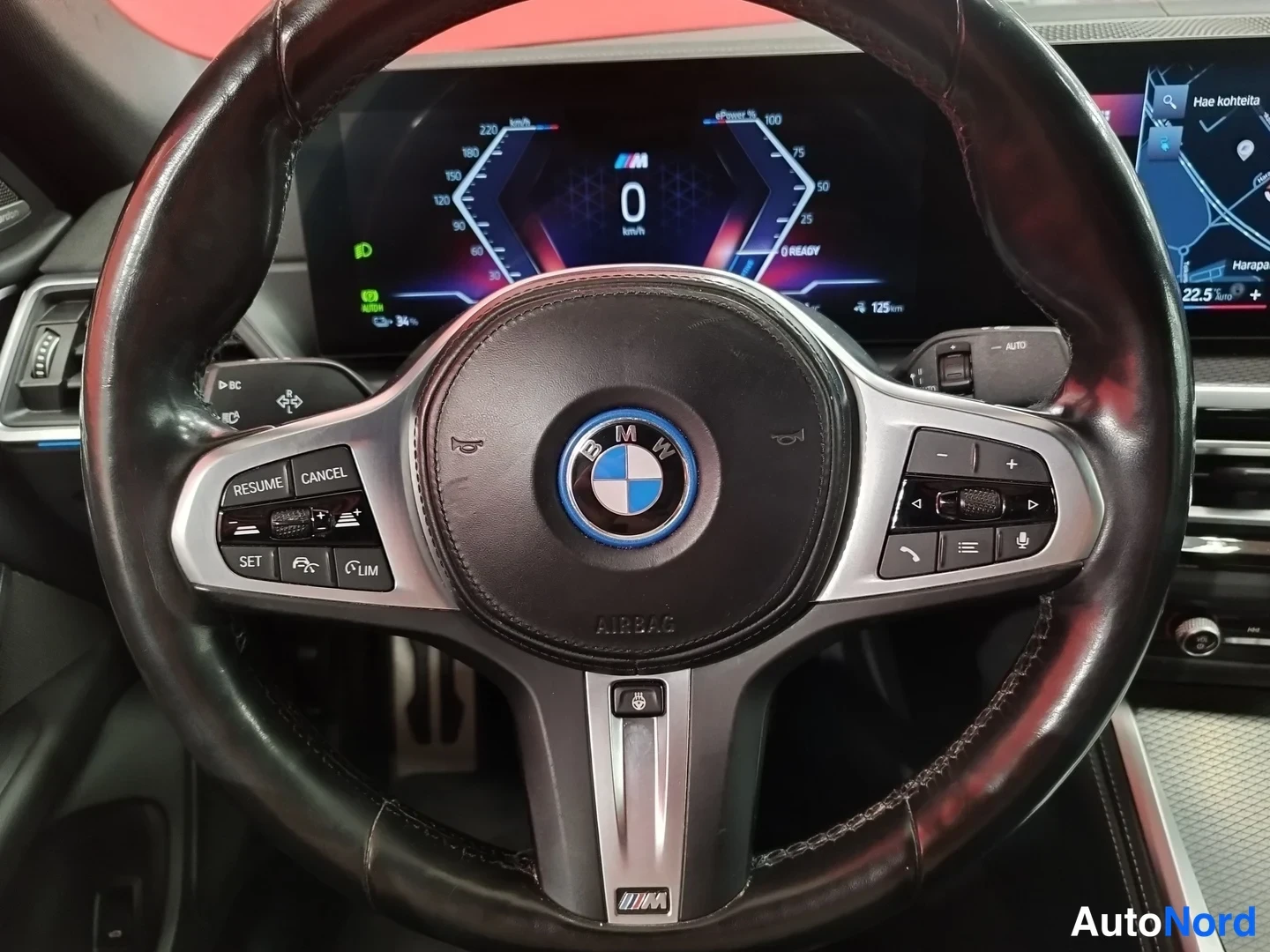 Valkoinen BMW i4 eDrive40 2024, yksityiskohta, kuva 15