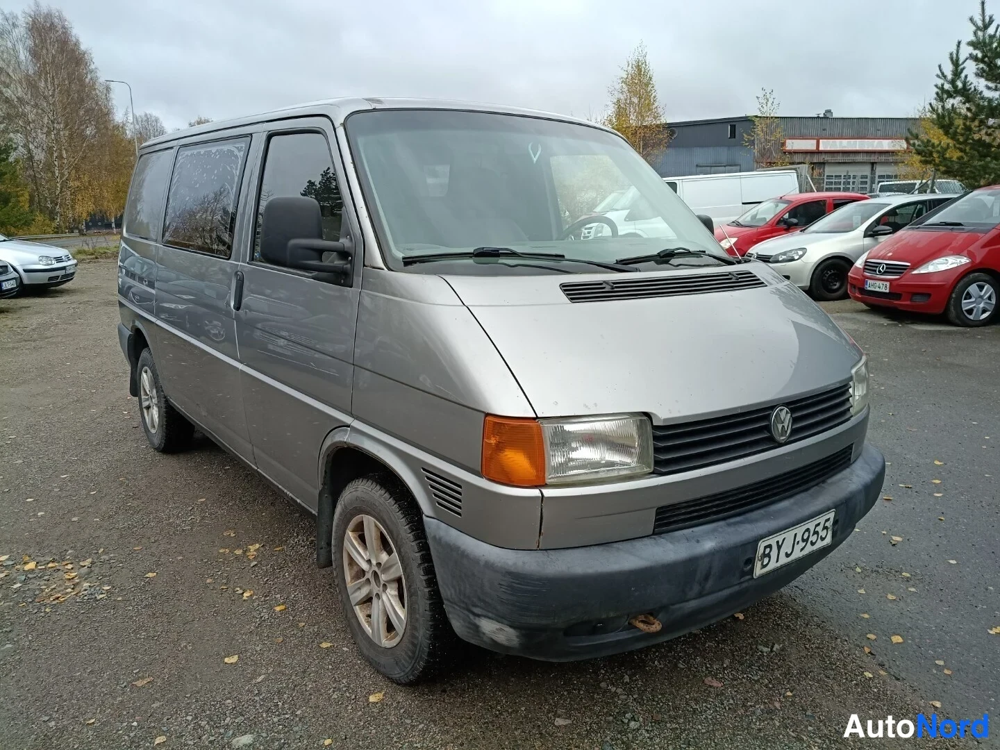 Harmaa Volkswagen Transporter 2000, etuviisto, keula oikealle, kuva 3