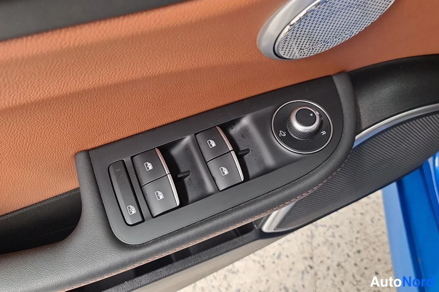 Sininen Alfa Romeo Giulia 2019, yksityiskohta, kuva 12