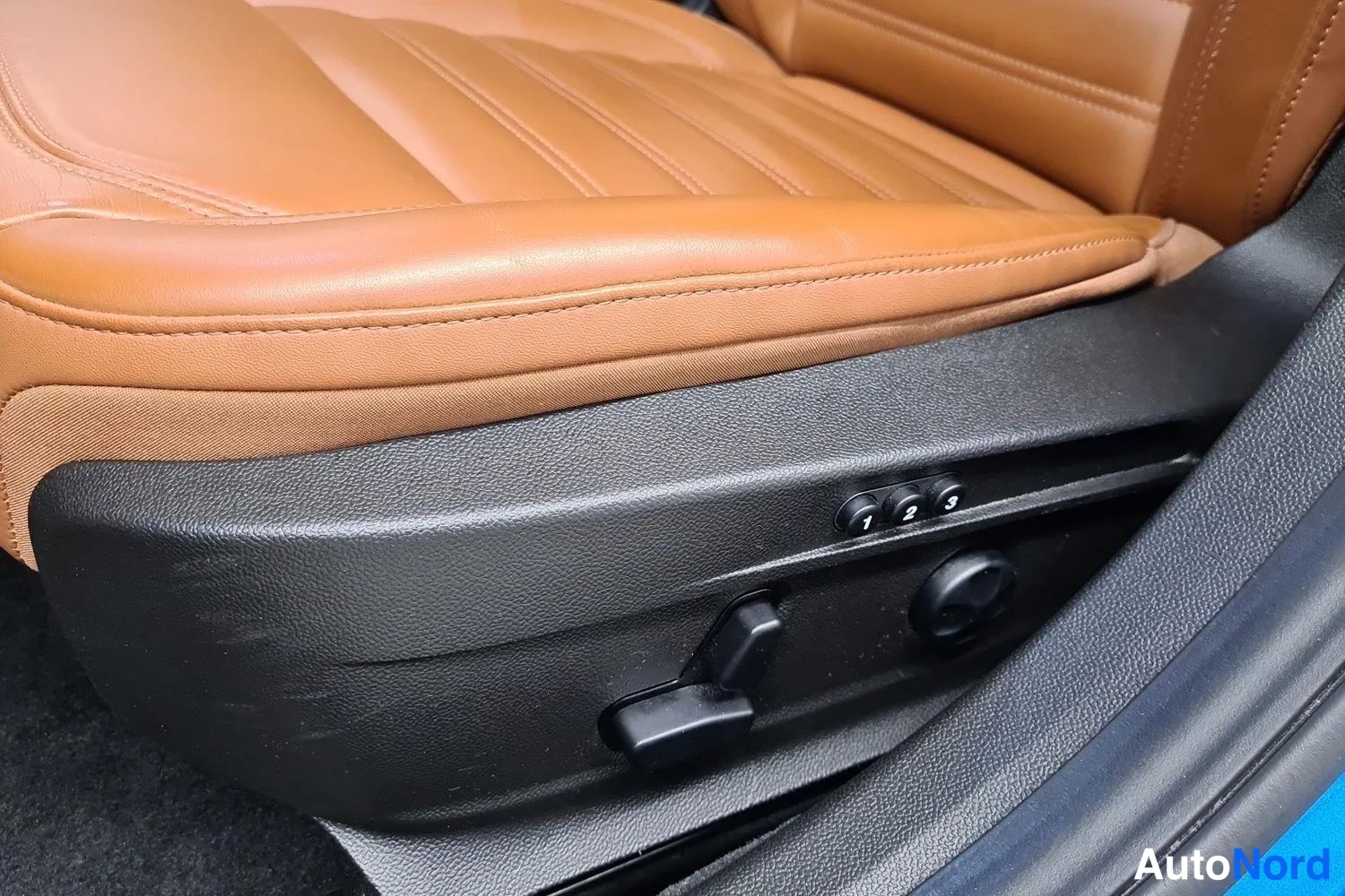 Sininen Alfa Romeo Giulia 2019, yksityiskohta, kuva 13
