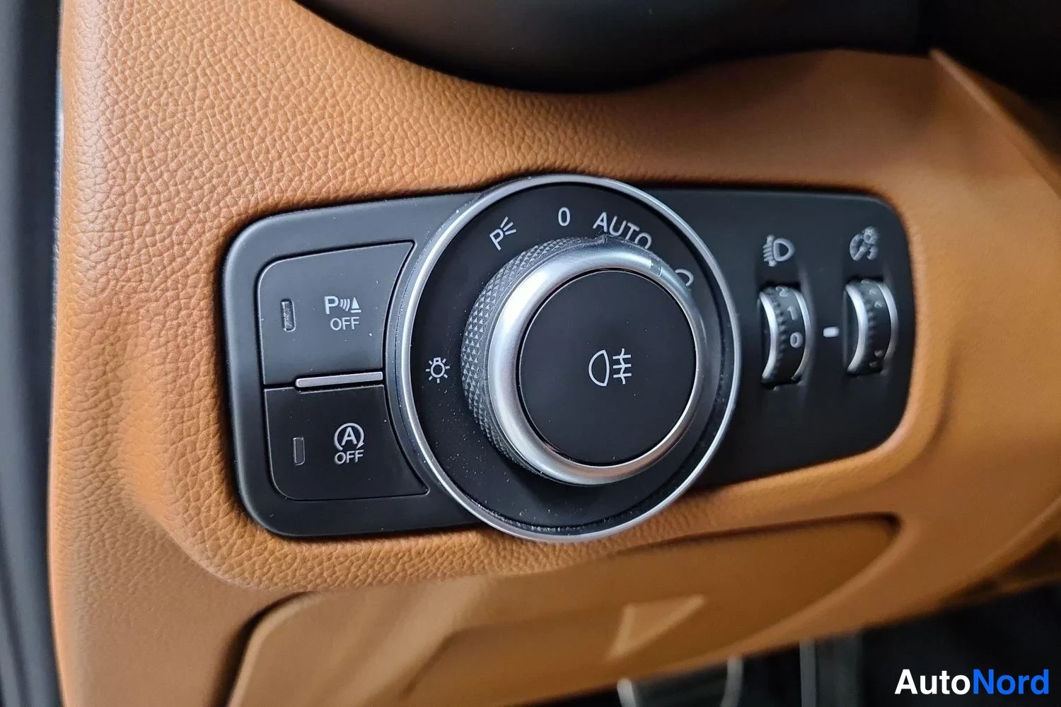 Sininen Alfa Romeo Giulia 2019, yksityiskohta, kuva 14