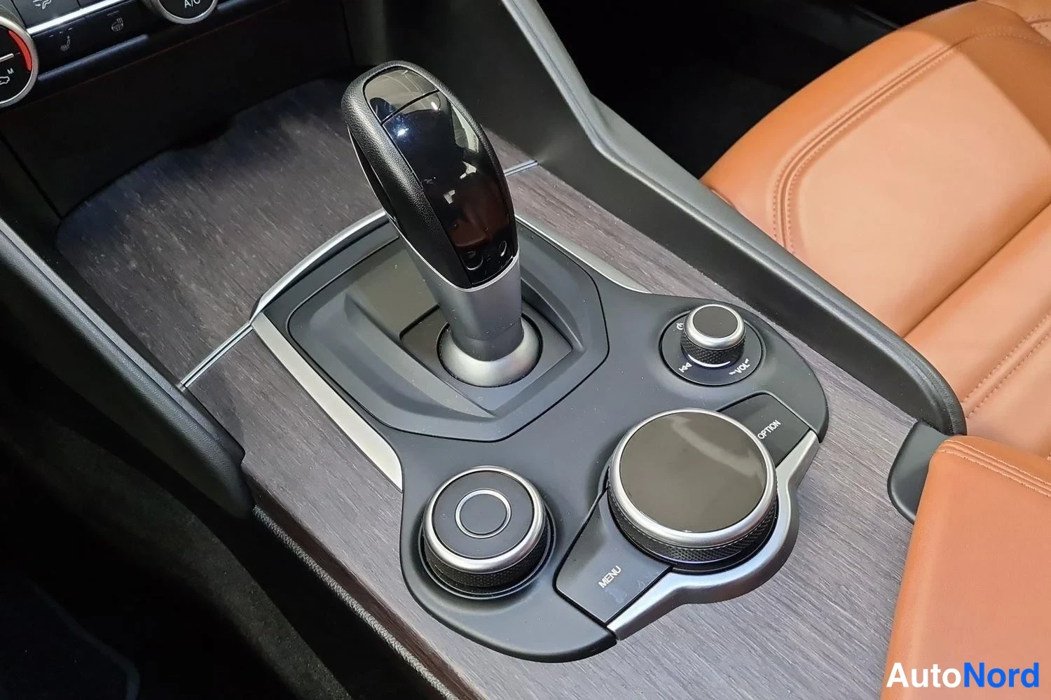 Sininen Alfa Romeo Giulia 2019, yksityiskohta, kuva 16