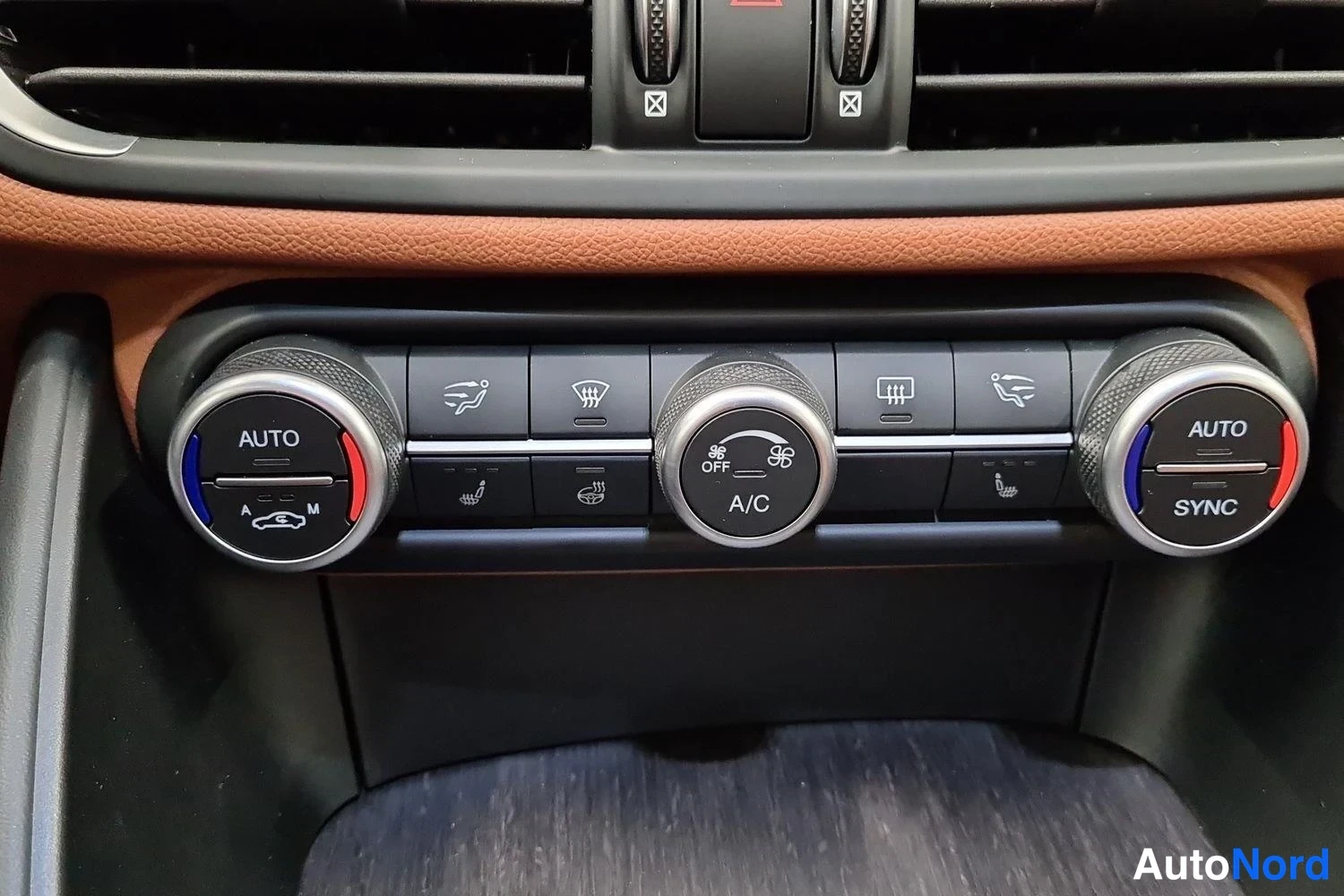 Sininen Alfa Romeo Giulia 2019, yksityiskohta, kuva 17