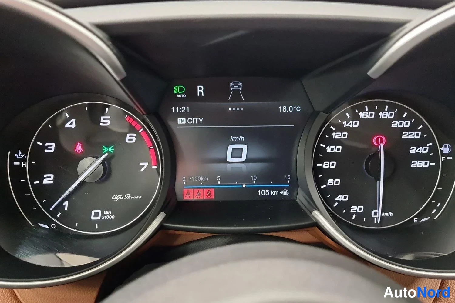 Sininen Alfa Romeo Giulia 2019, yksityiskohta, kuva 18