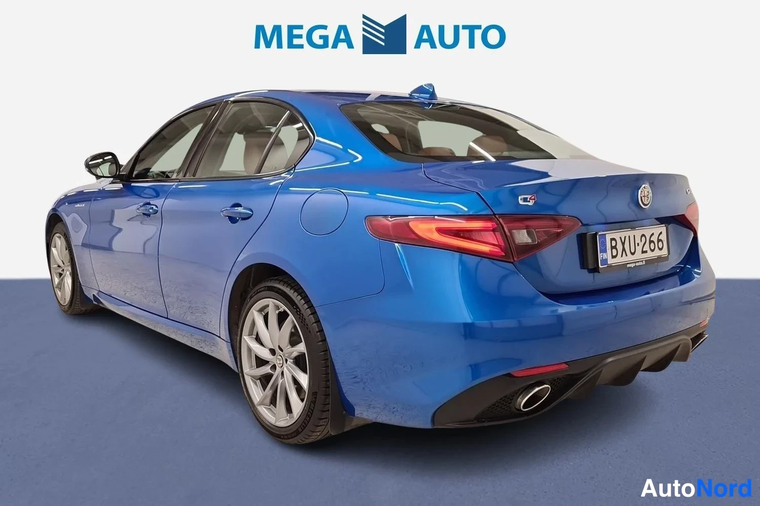 Sininen Alfa Romeo Giulia 2019, takaviisto, kuva 3