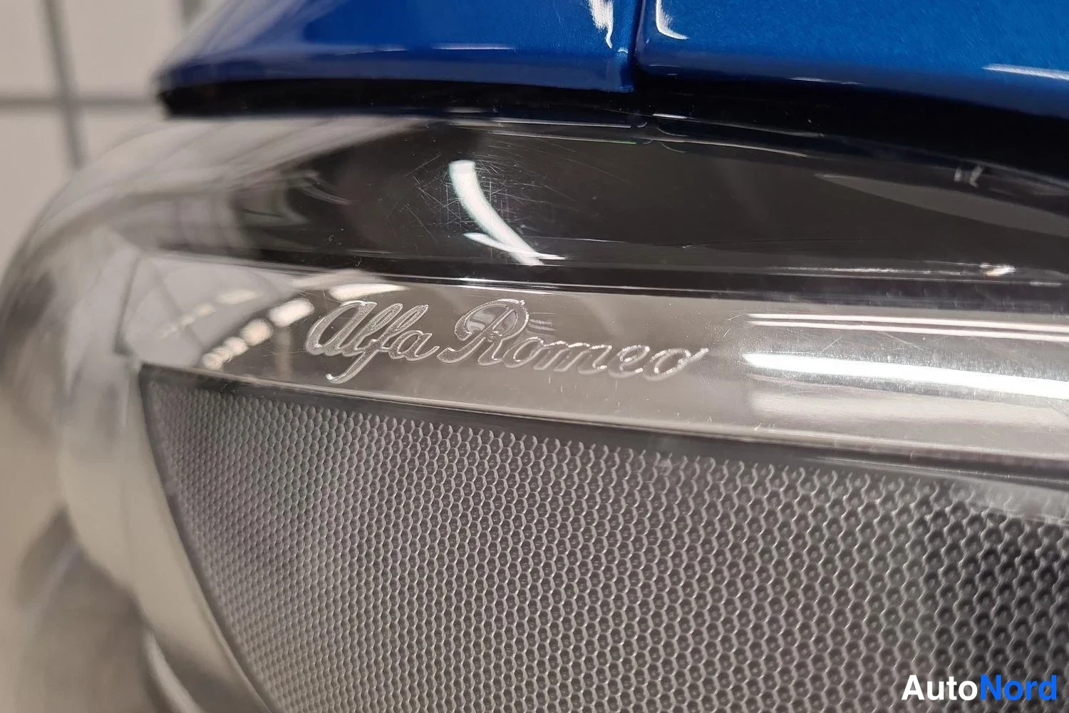 Sininen Alfa Romeo Giulia 2019, yksityiskohta, kuva 20