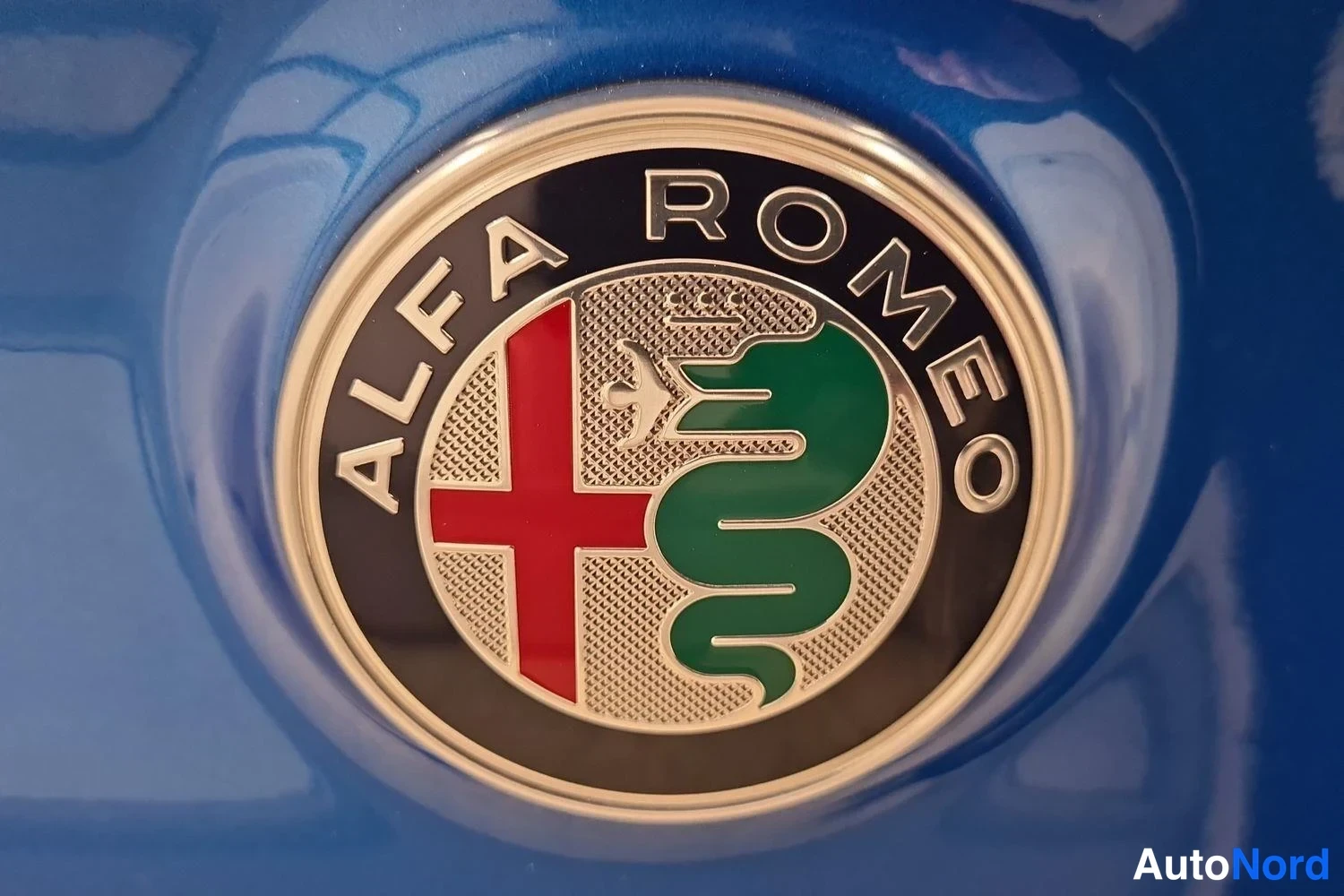Sininen Alfa Romeo Giulia 2019, yksityiskohta, kuva 25