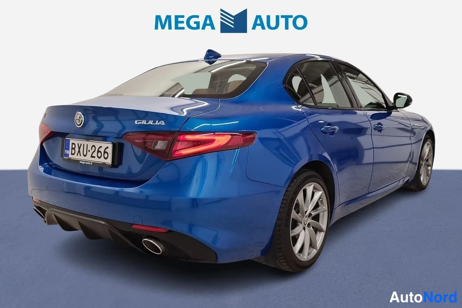 Sininen Alfa Romeo Giulia 2019, takaviisto, kuva 4