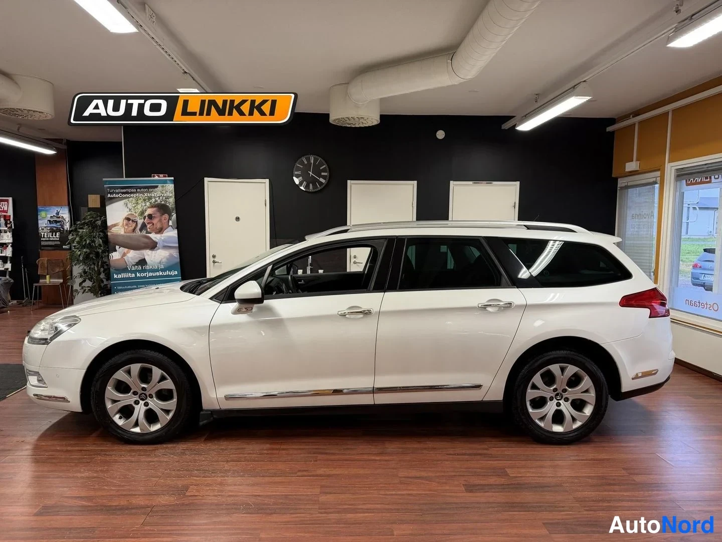 Valkoinen Citroen C5 2011, sivulta, kuva 5
