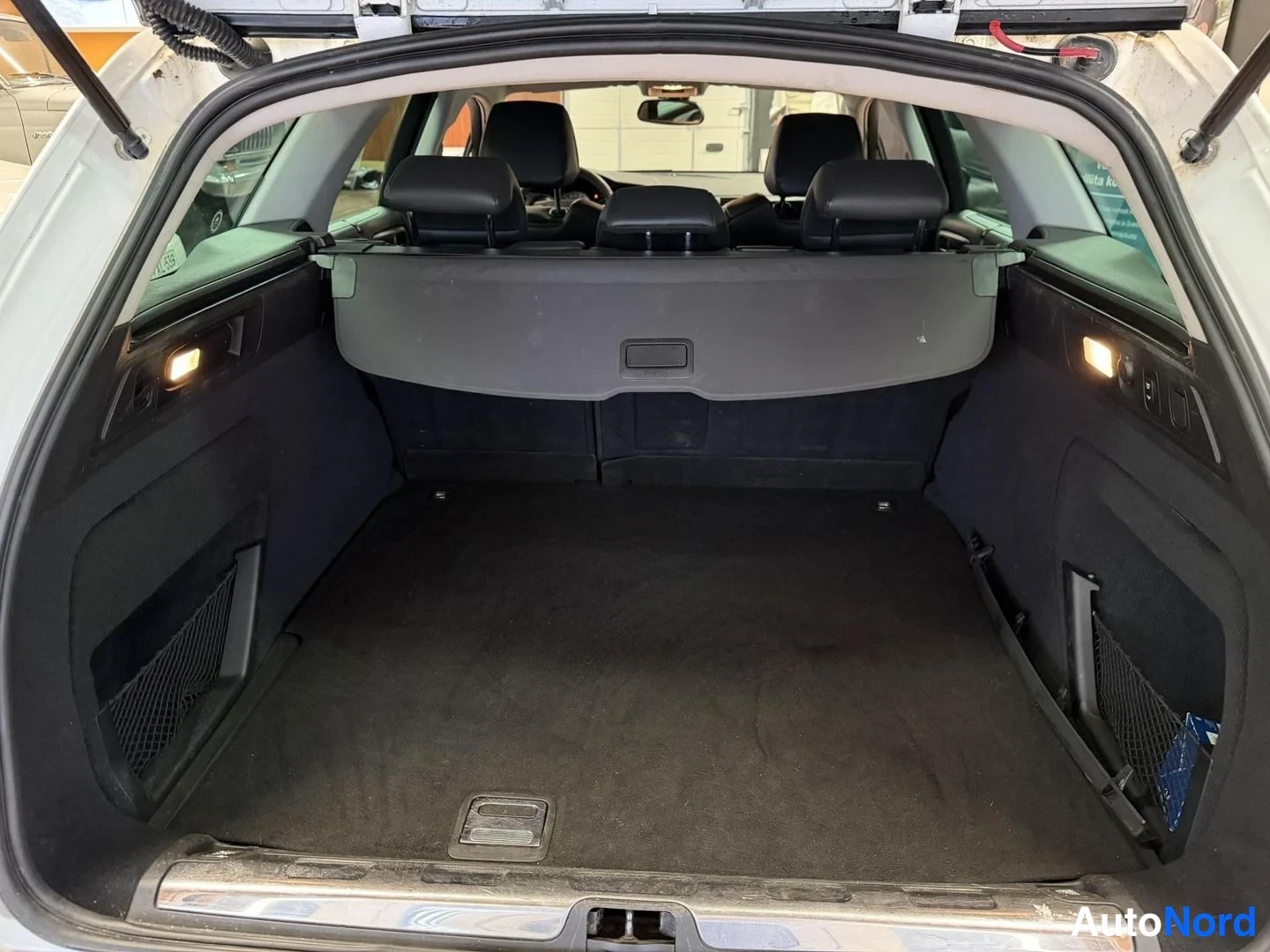 Valkoinen Citroen C5 2011, tavaratila, kuva 15