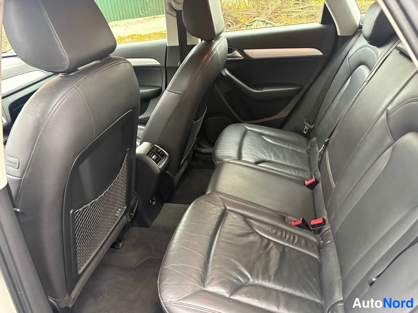 Valkoinen Audi Q3 2016, takaistuimet, kuva 12