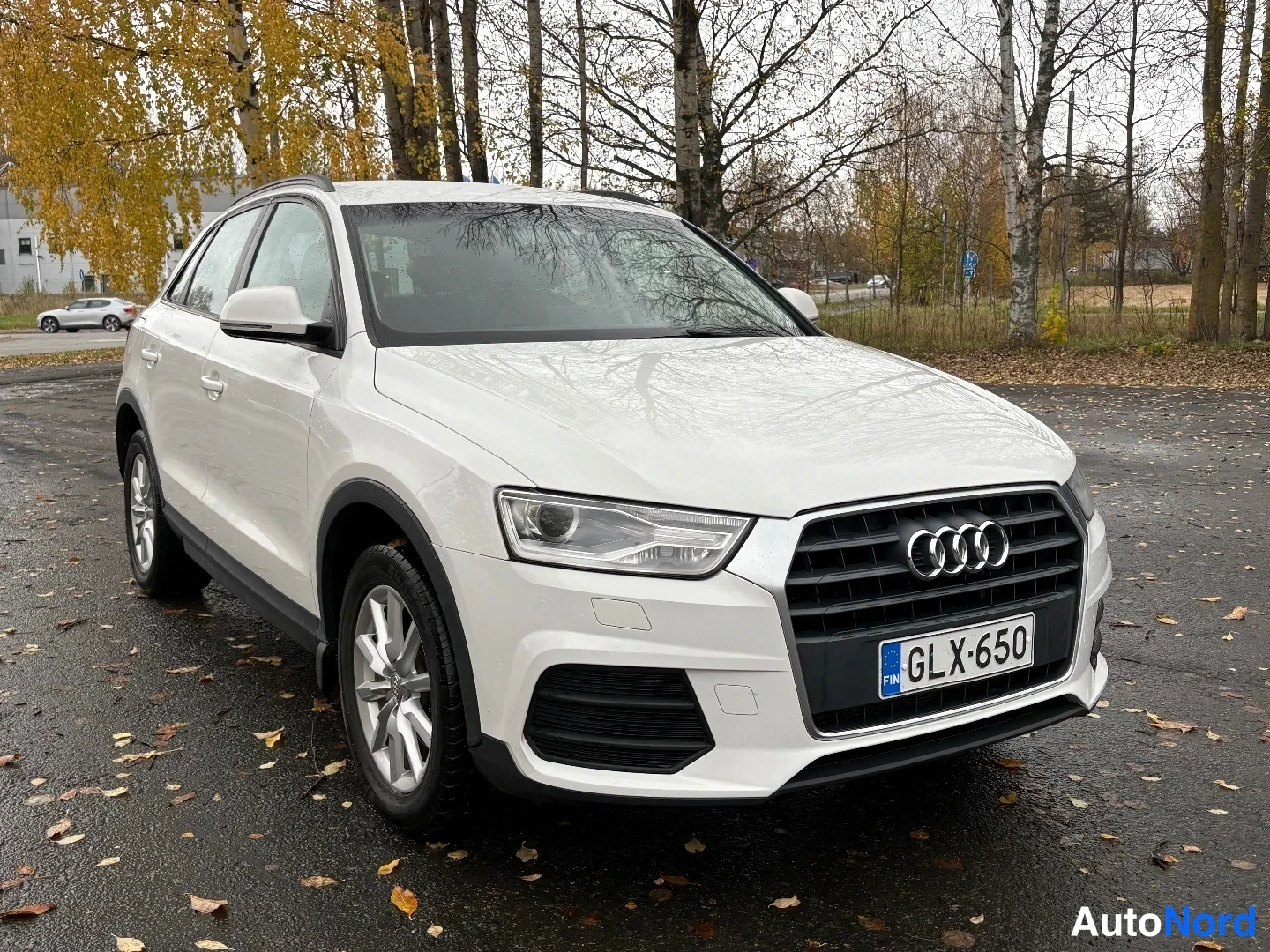 Valkoinen Audi Q3 2016, etuviisto, keula oikealle, kuva 2