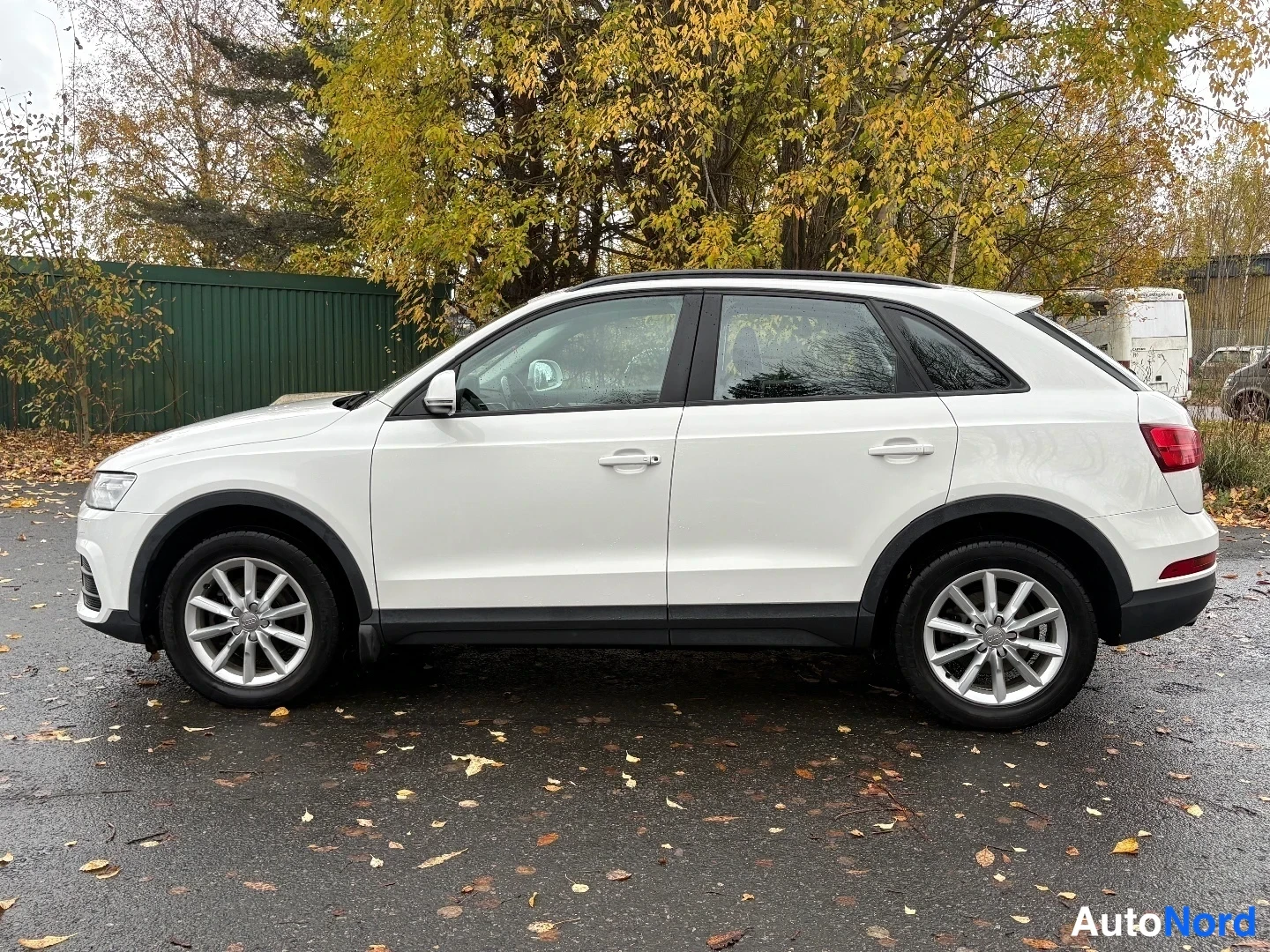Valkoinen Audi Q3 2016, sivulta, kuva 5