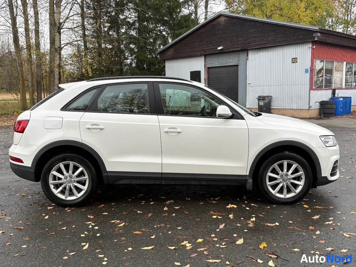 Valkoinen Audi Q3 2016, etuviisto, keula oikealle, kuva 3