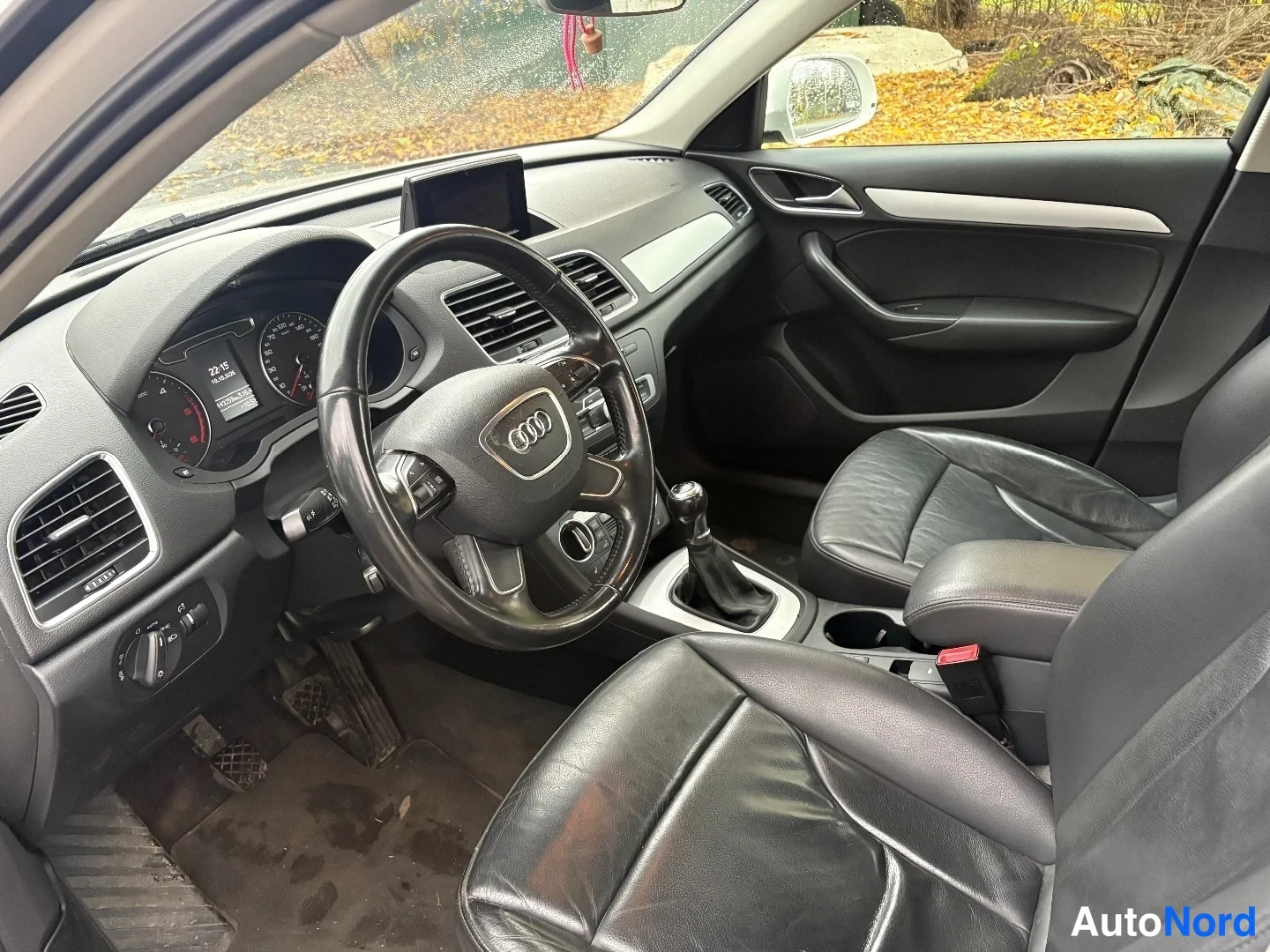 Valkoinen Audi Q3 2016, ohjaamo, kuva 9
