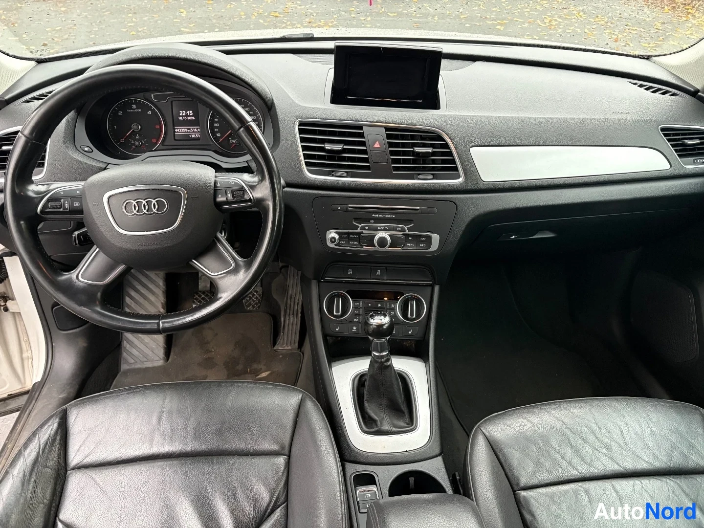Valkoinen Audi Q3 2016, ohjaamo, kuva 10