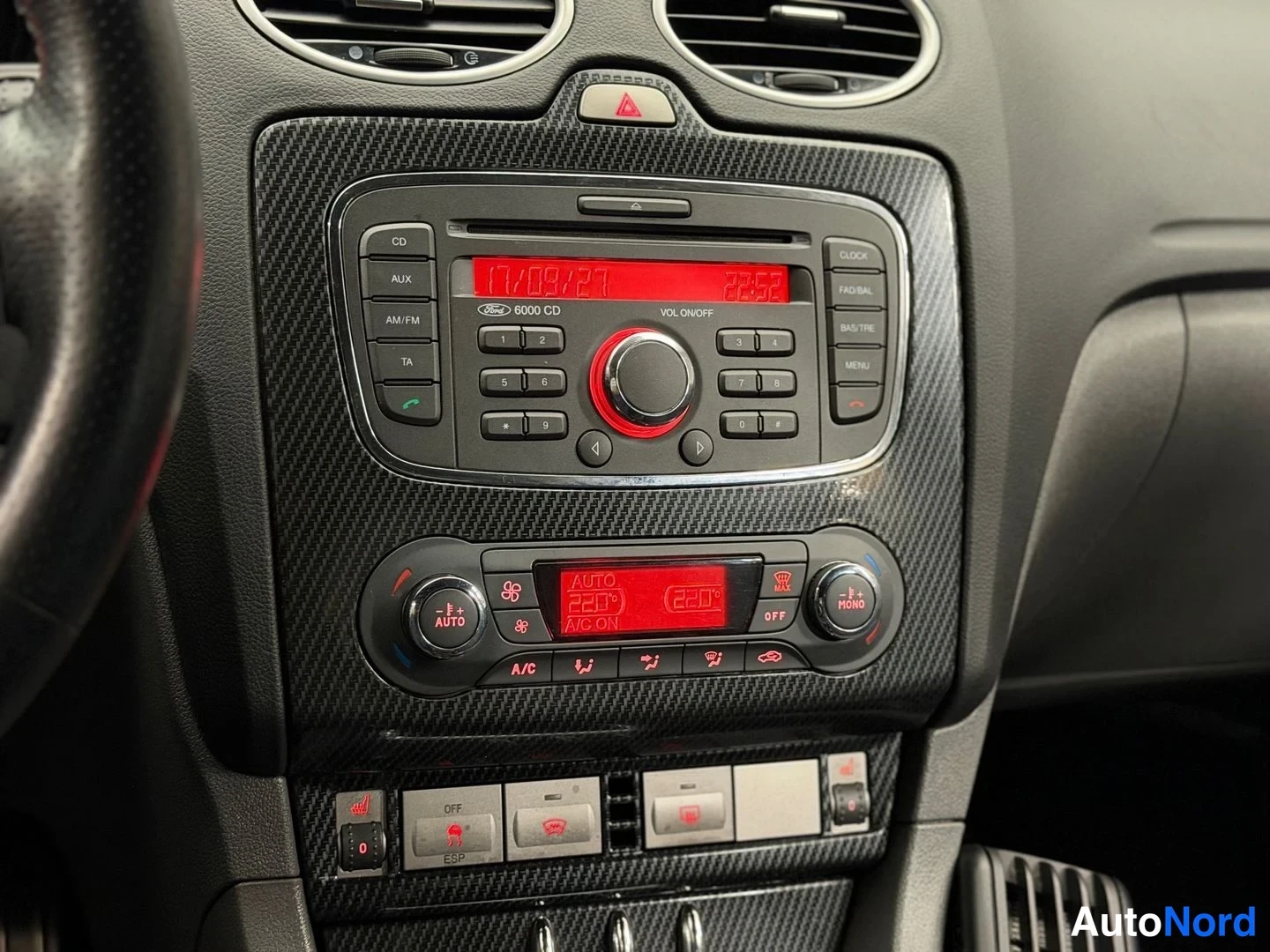 Sininen Ford Focus 2010, yksityiskohta, kuva 15