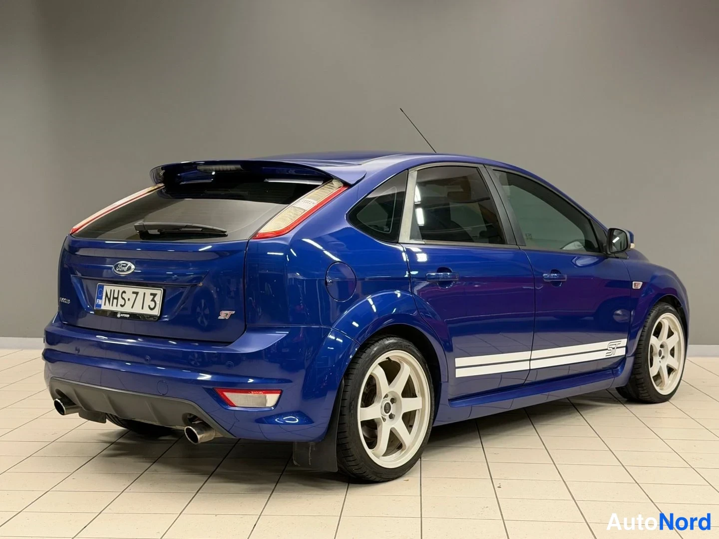 Sininen Ford Focus 2010, takaviisto, kuva 6