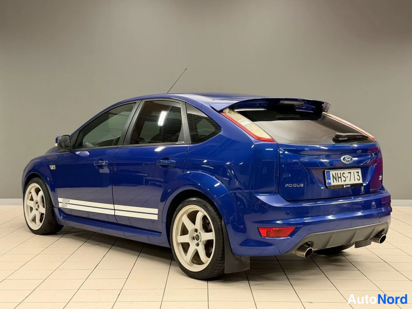 Sininen Ford Focus 2010, takaviisto, kuva 7