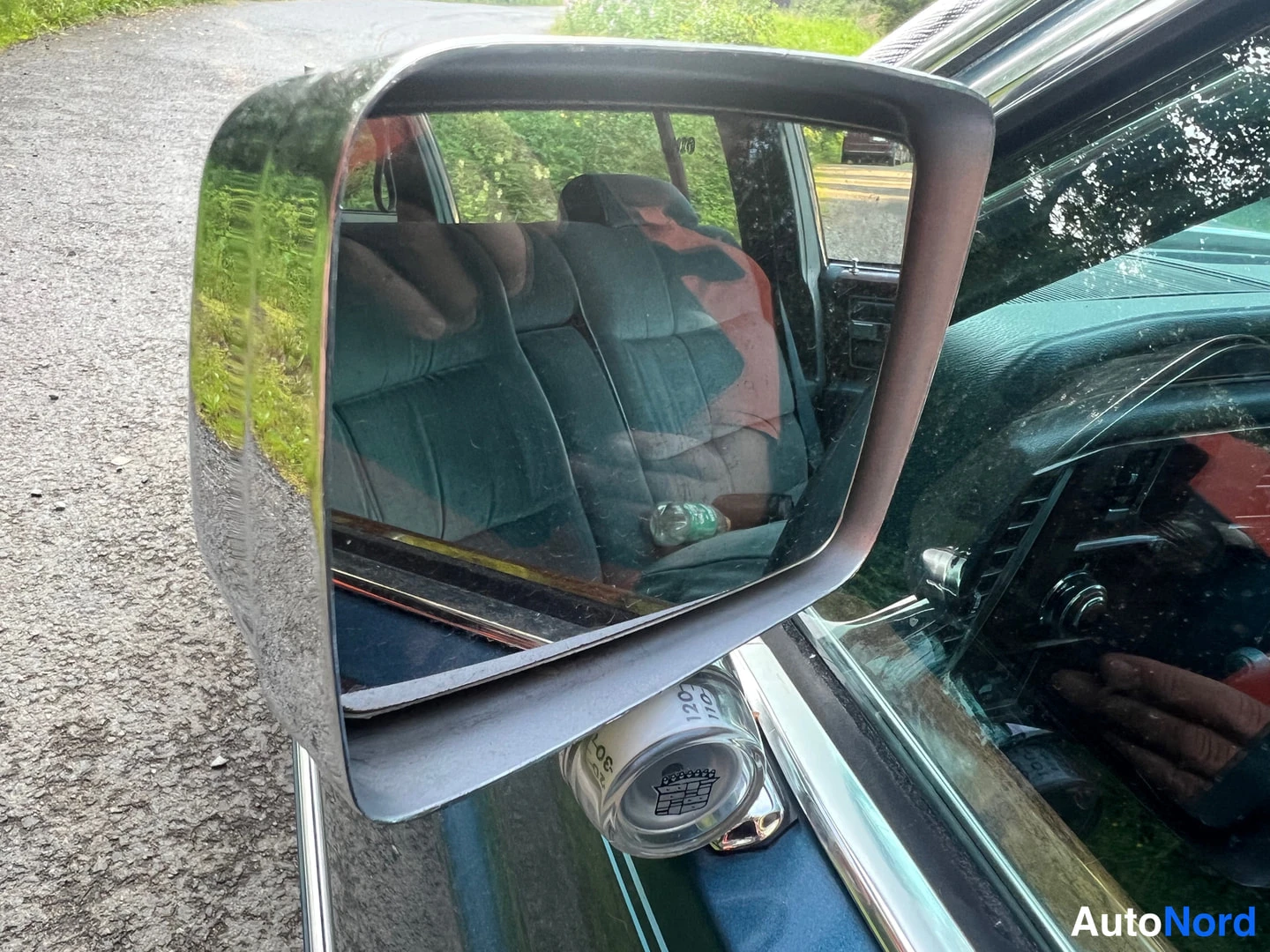 Blå Cadillac Fleetwood 1977, detalj, bild 31