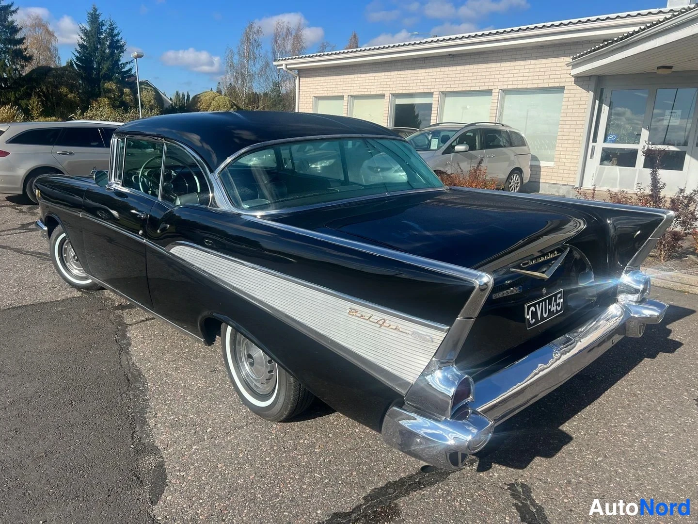 Musta Chevrolet Bel Air 1957, takaviisto, kuva 18