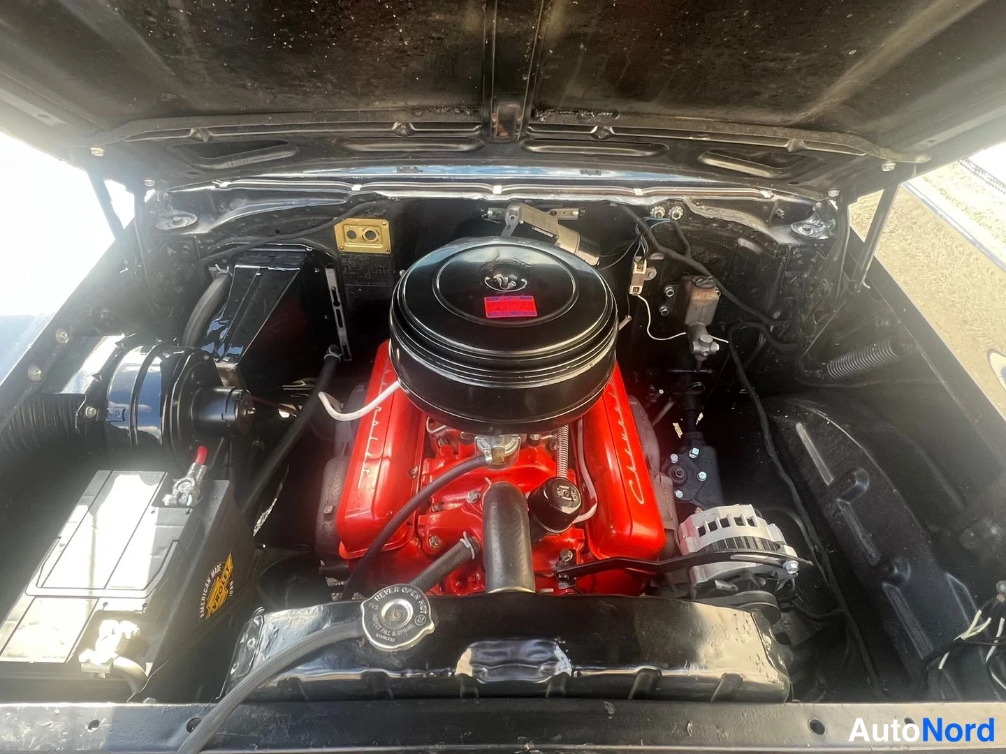Musta Chevrolet Bel Air 1957, moottoritila, kuva 28