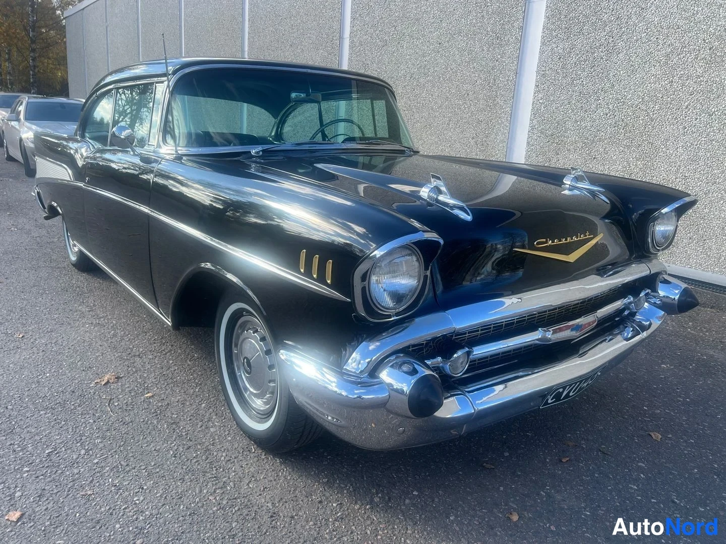 Musta Chevrolet Bel Air 1957, etuviisto, keula oikealle, kuva 8