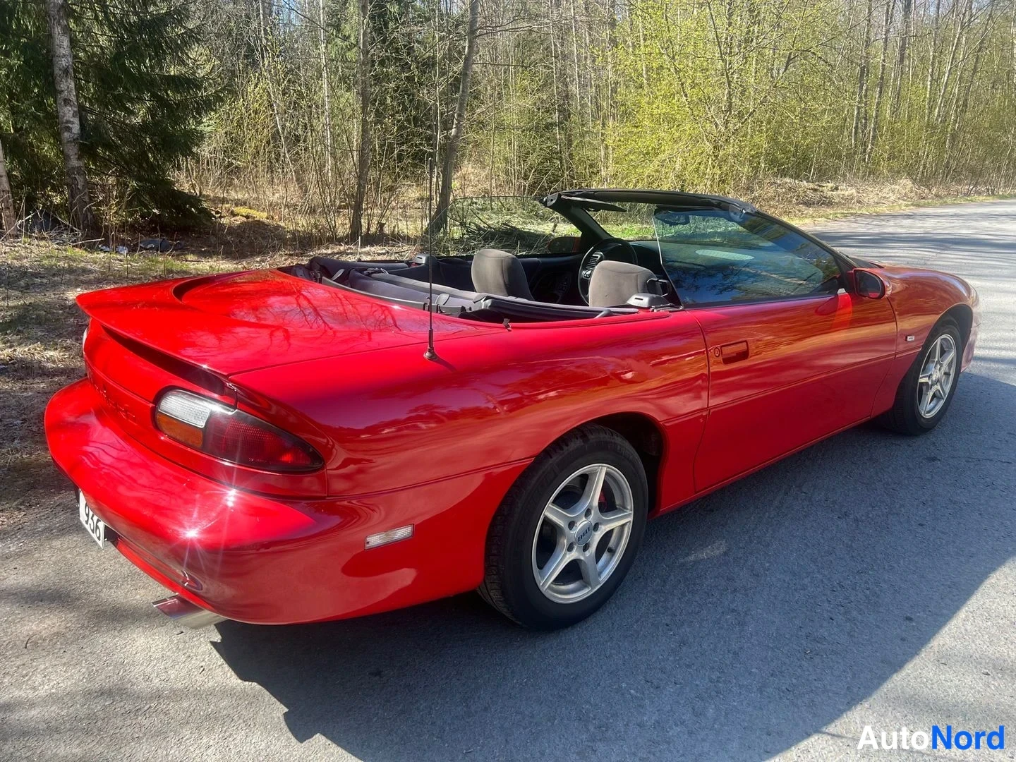 Röd Chevrolet Camaro 2000, snett bakifrån, bild 15