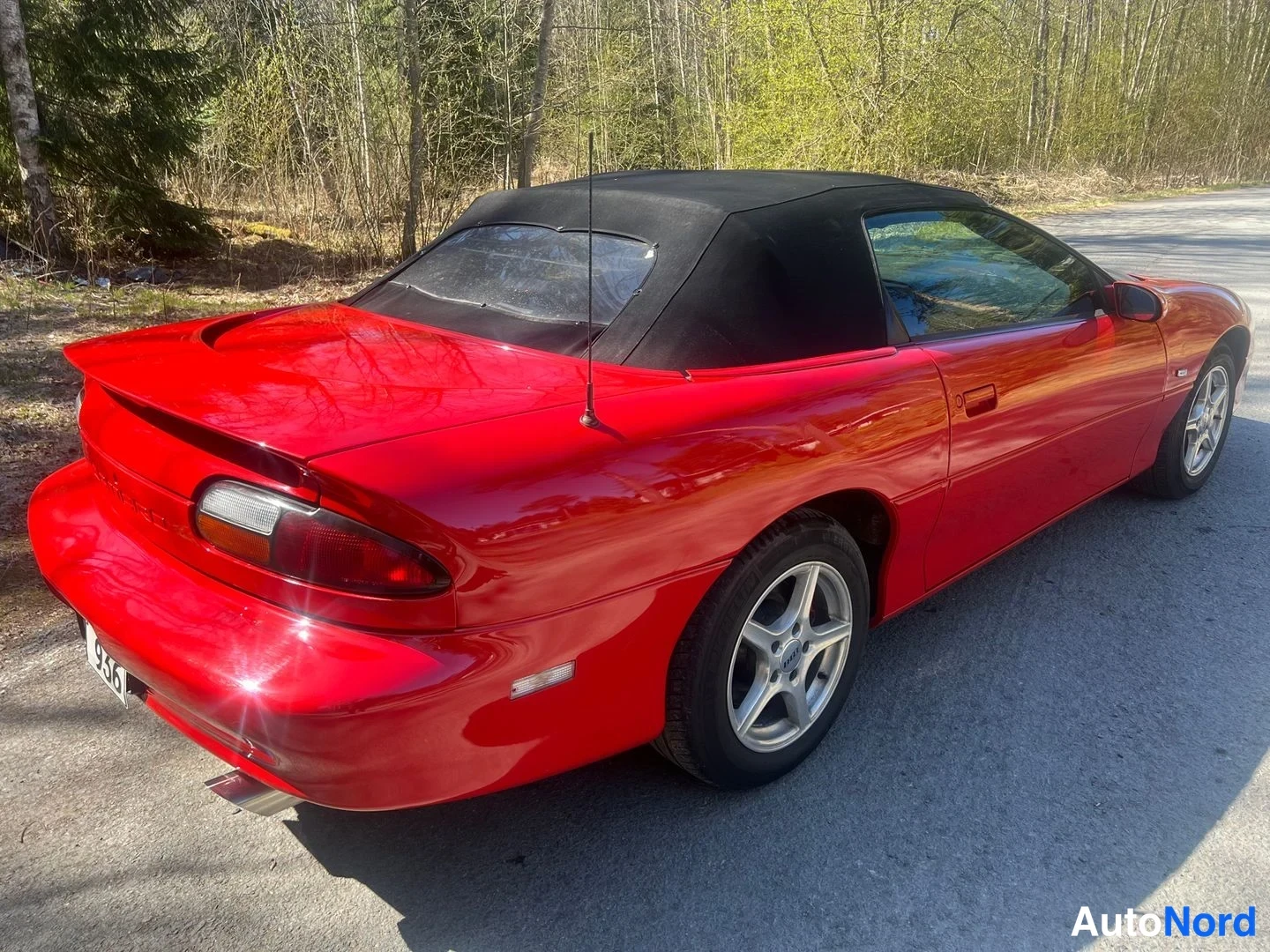 Röd Chevrolet Camaro 2000, snett bakifrån, bild 13