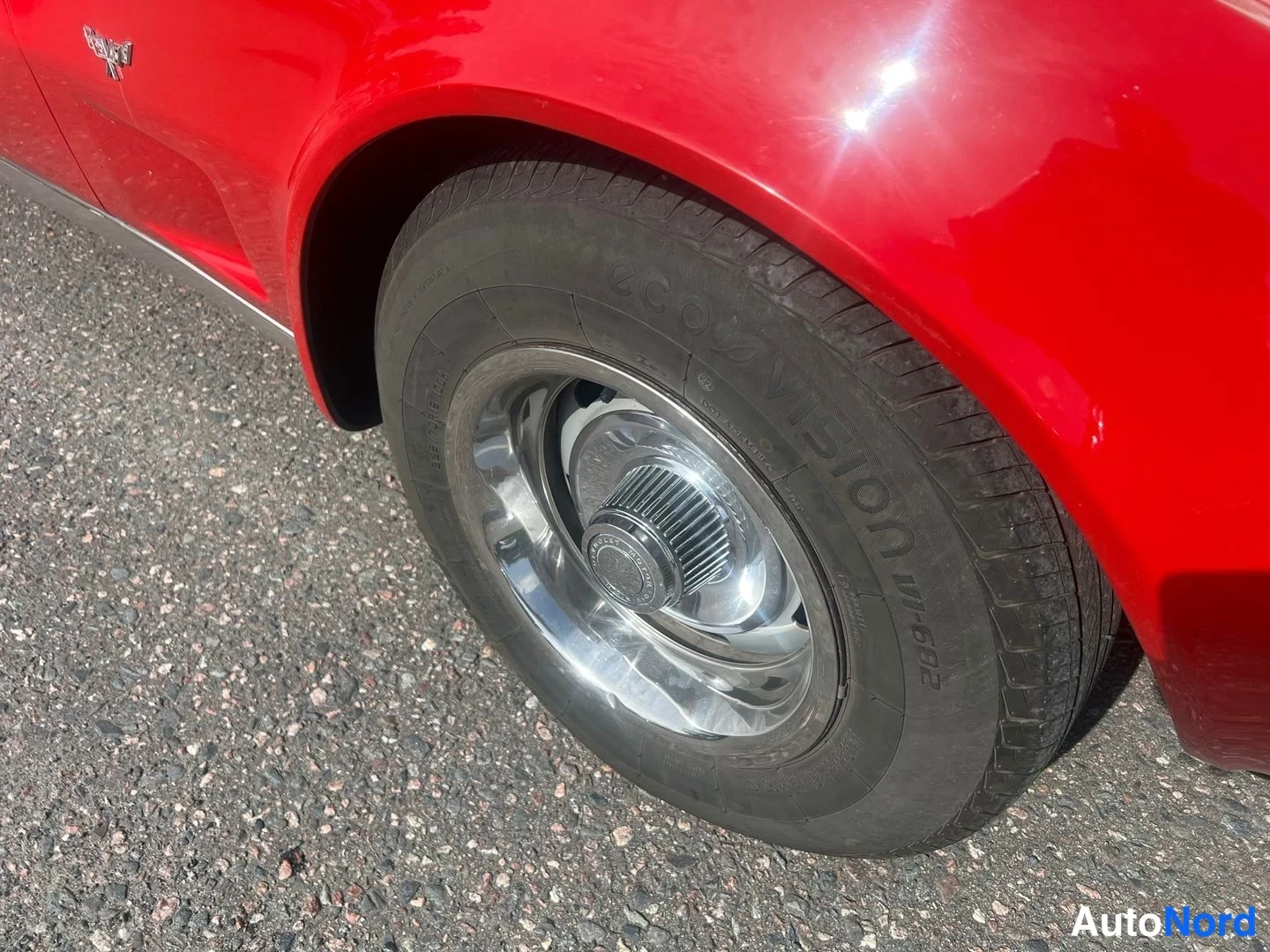 Röd Chevrolet Corvette STINGRAY 1977, detalj, bild 18
