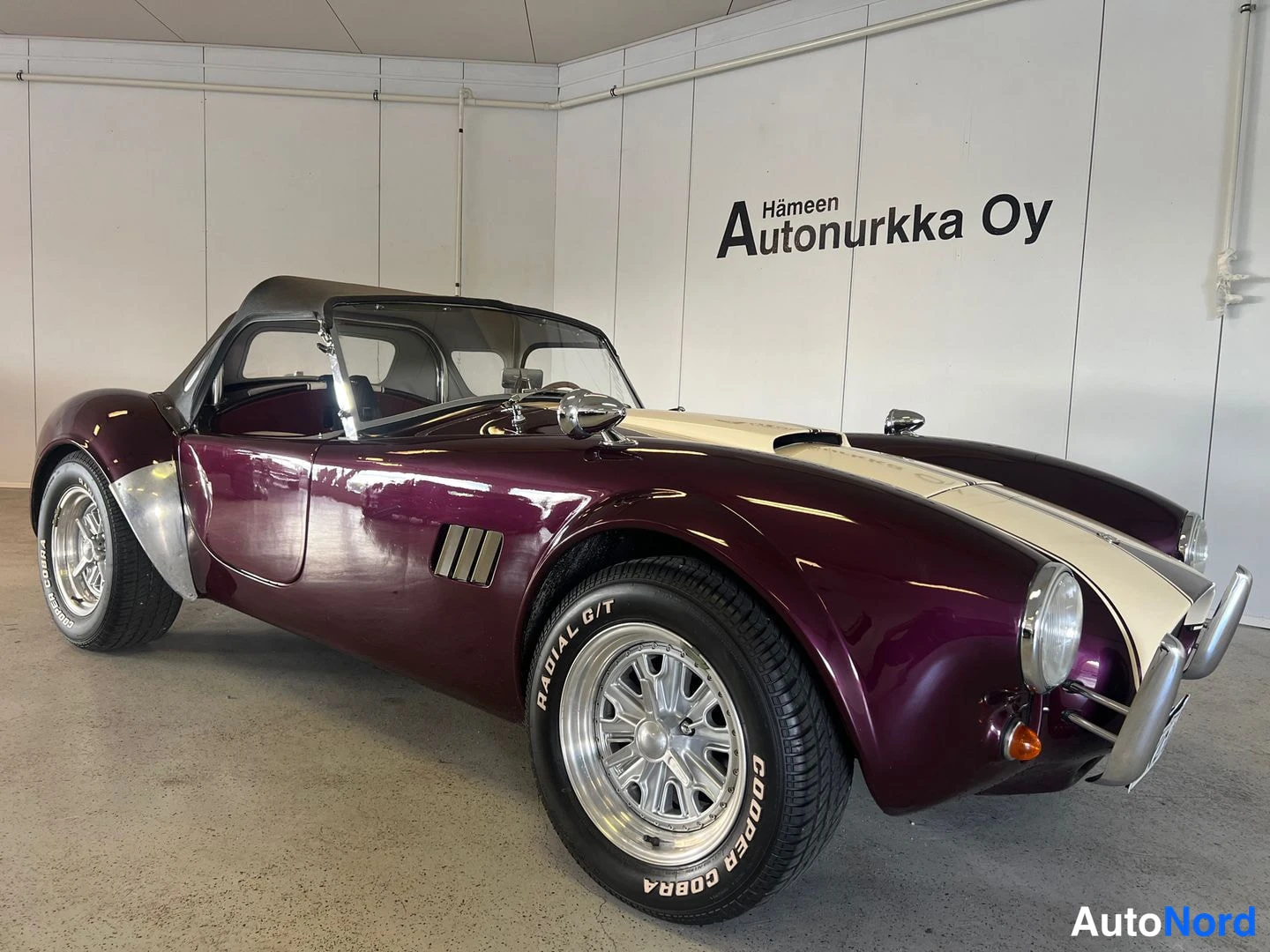 Röd Cobra - 1976, snett framifrån, fronten åt höger, bild 10
