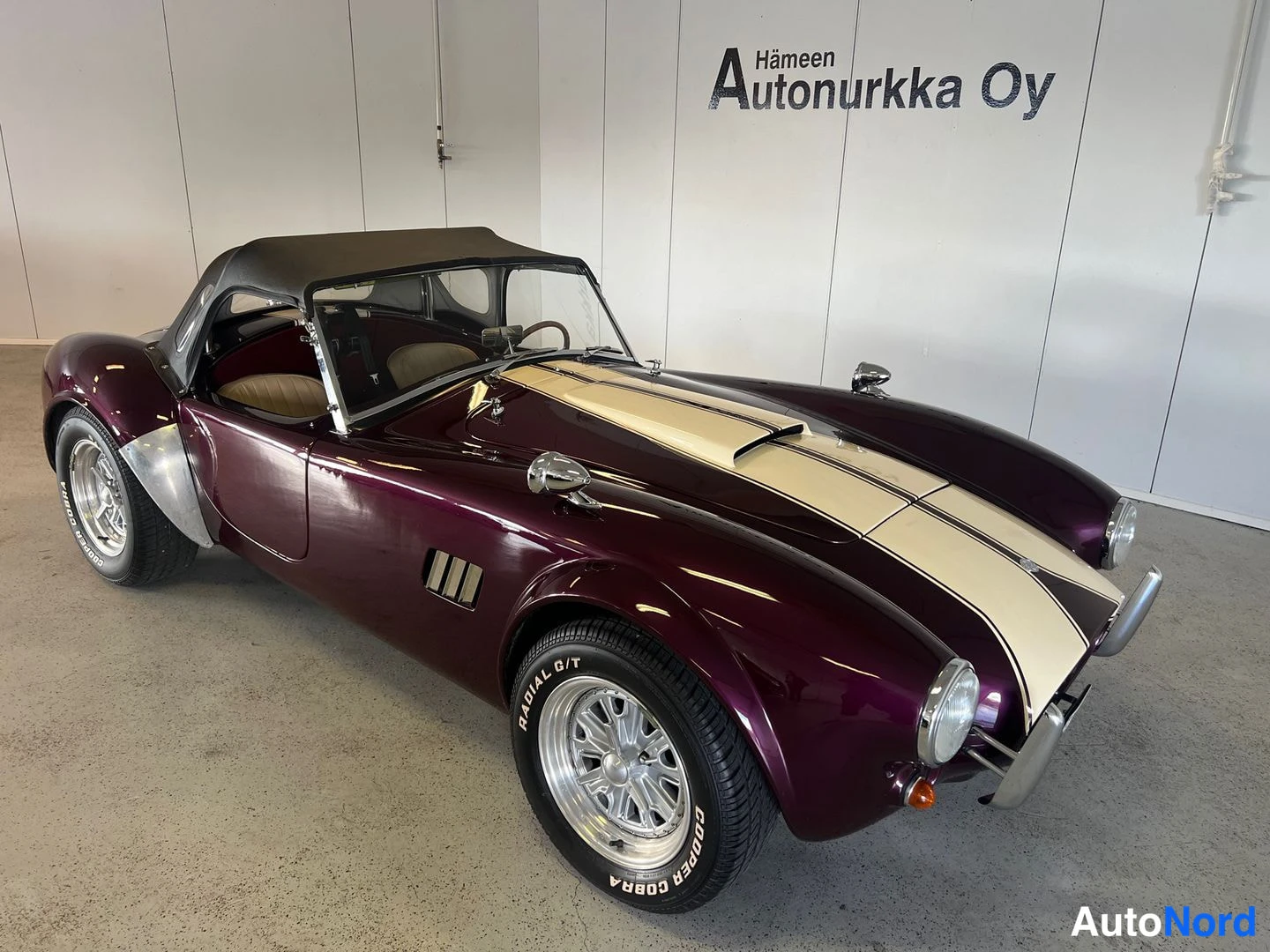 Röd Cobra - 1976, snett framifrån, fronten åt höger, bild 11