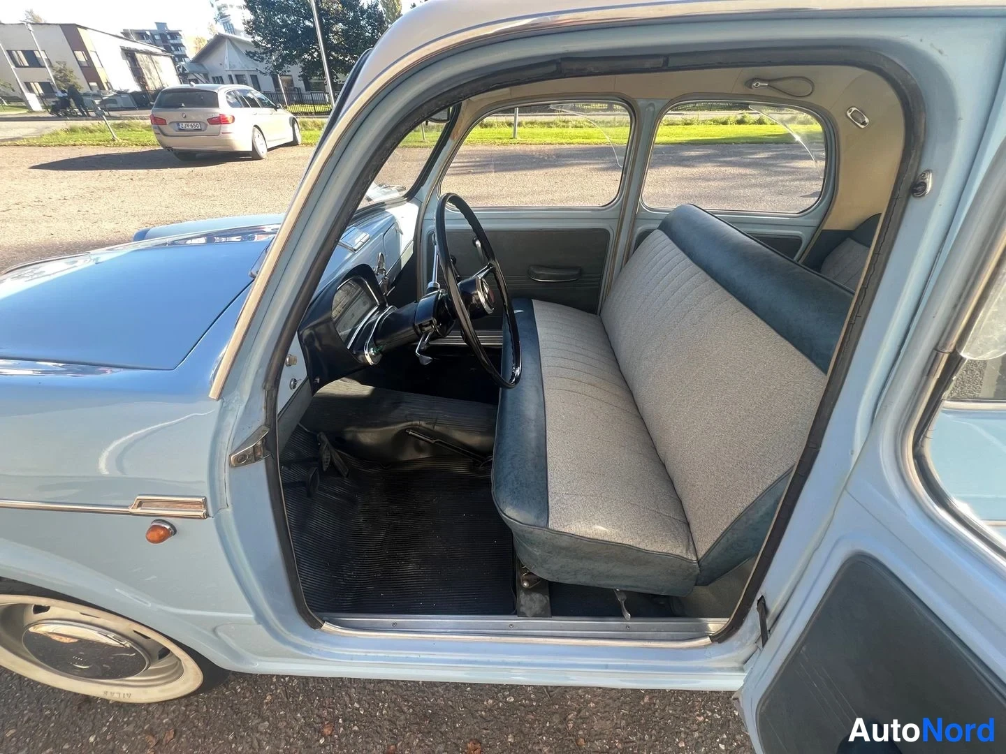 Blå Fiat 1100 1960, framsäten, bild 17