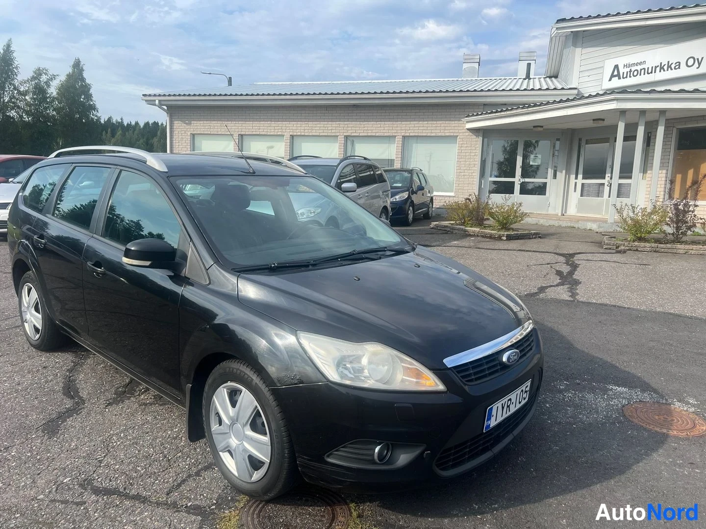 Svart Ford Focus 2008, snett framifrån, fronten åt höger, bild 4