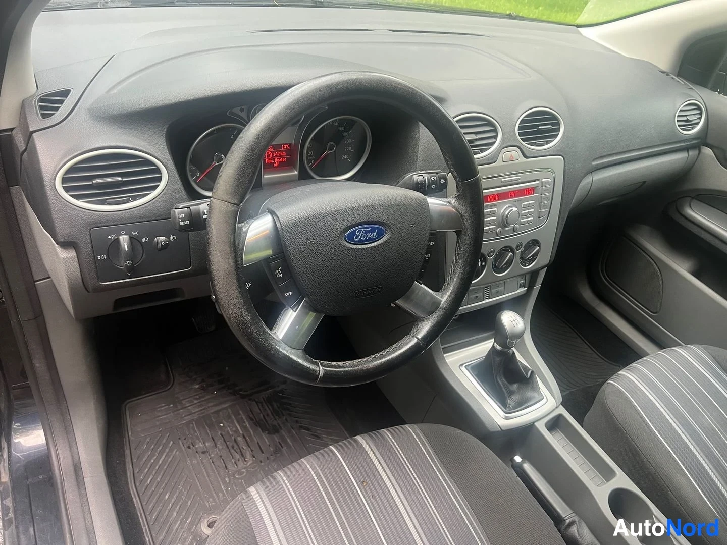 Svart Ford Focus 2008, förarplats, bild 12