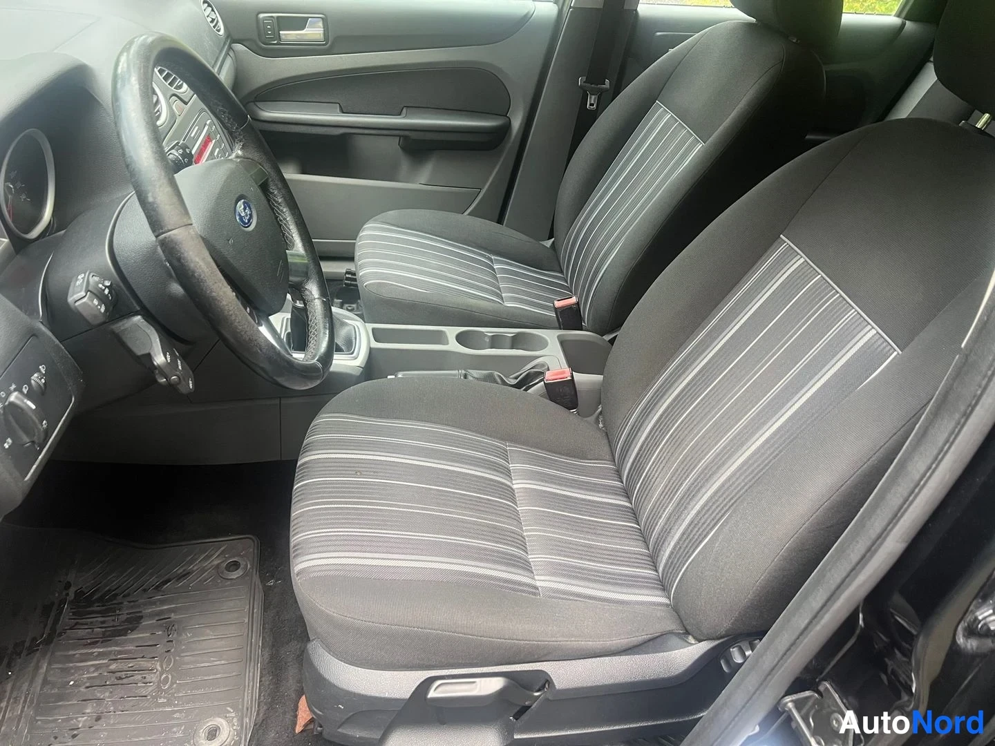Svart Ford Focus 2008, framsäten, bild 14