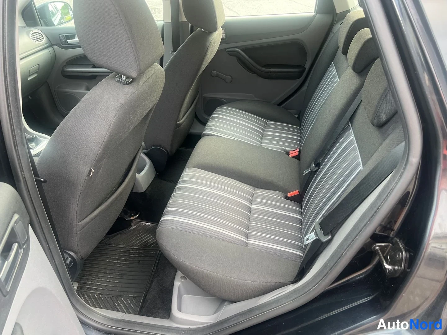 Svart Ford Focus 2008, baksäten, bild 18
