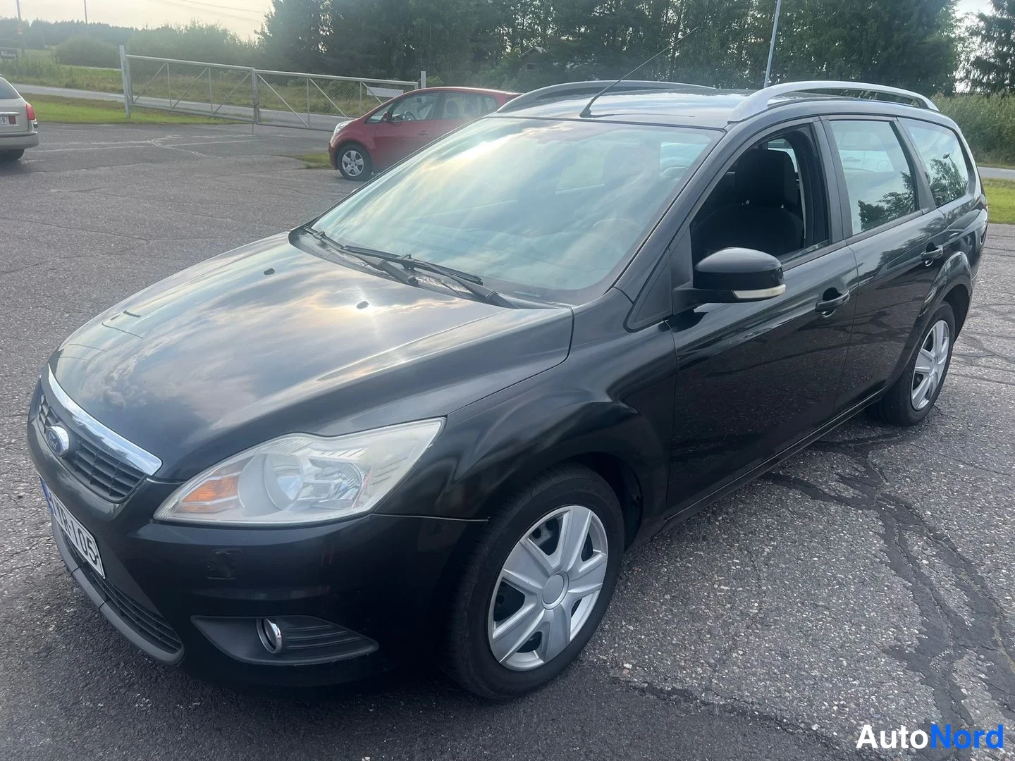 Svart Ford Focus 2008, snett framifrån, fronten åt vänster, bild 2