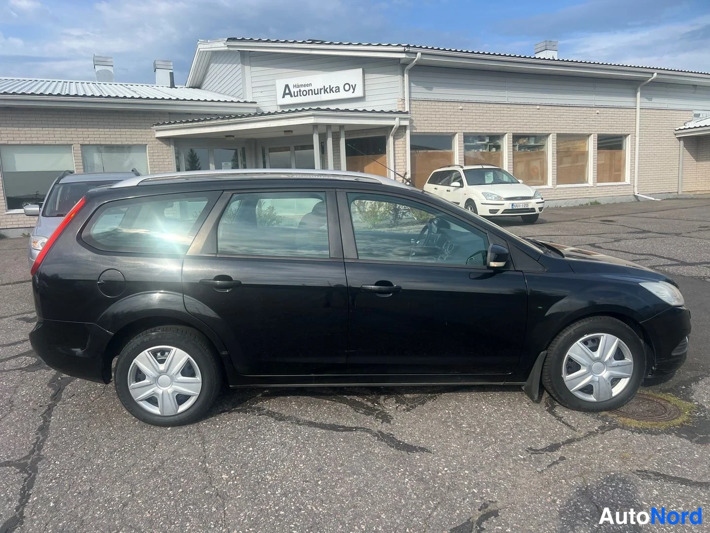 Svart Ford Focus 2008, snett framifrån, fronten åt höger, bild 5