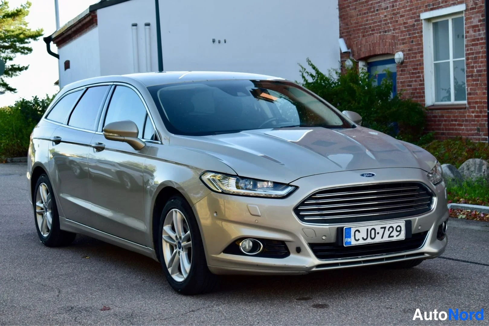 Ford Mondeo 2,0 TDCi PowerShift Titanium Business 2015