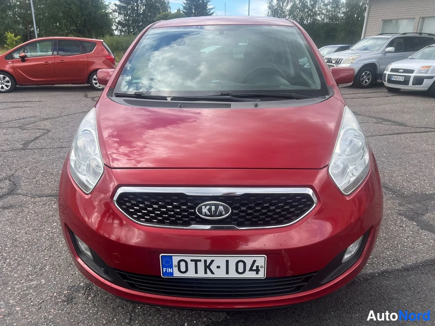Röd Kia Venga 2013, framifrån, bild 5