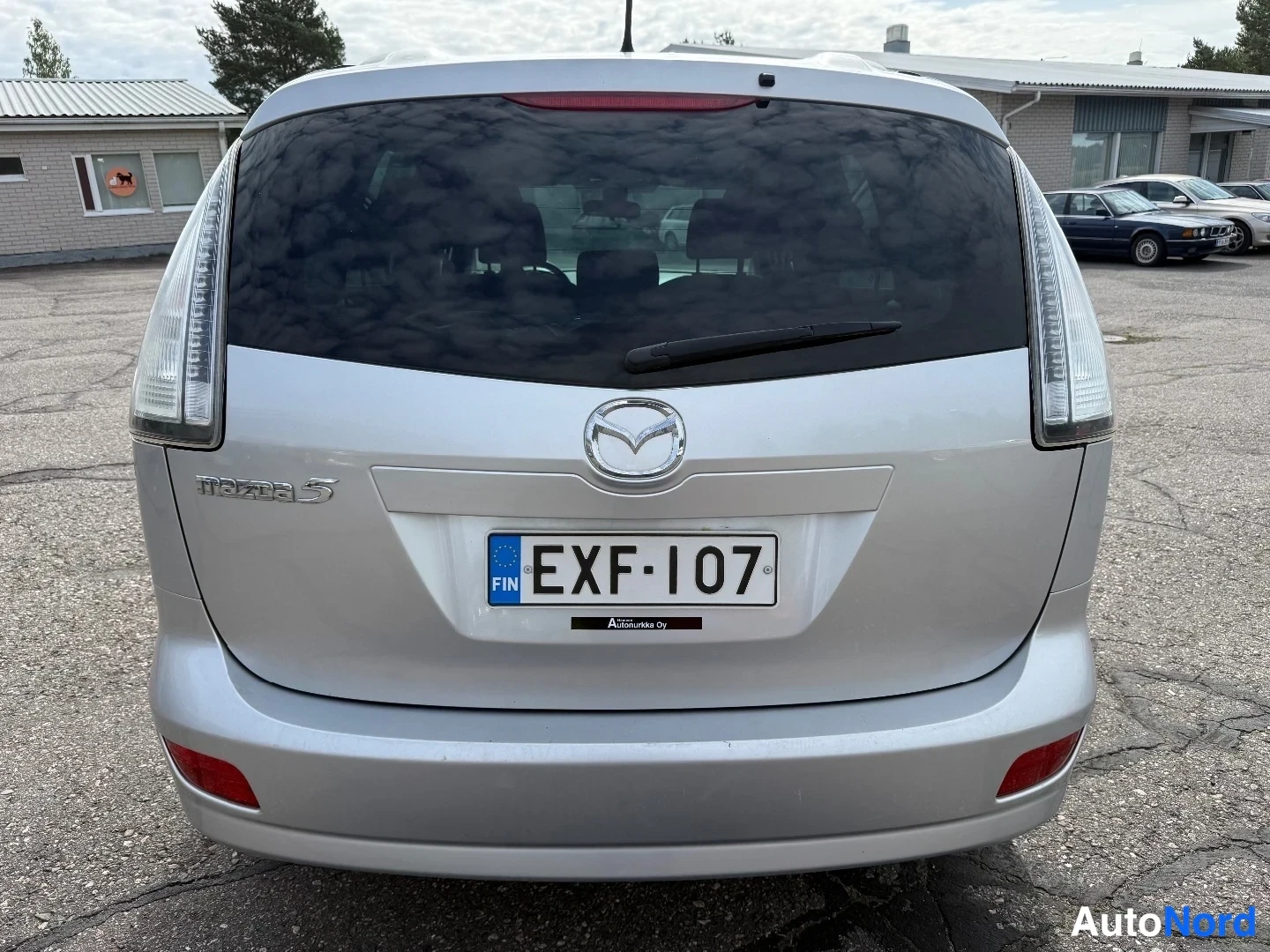 Silver Mazda 5 2011, bakifrån, bild 7