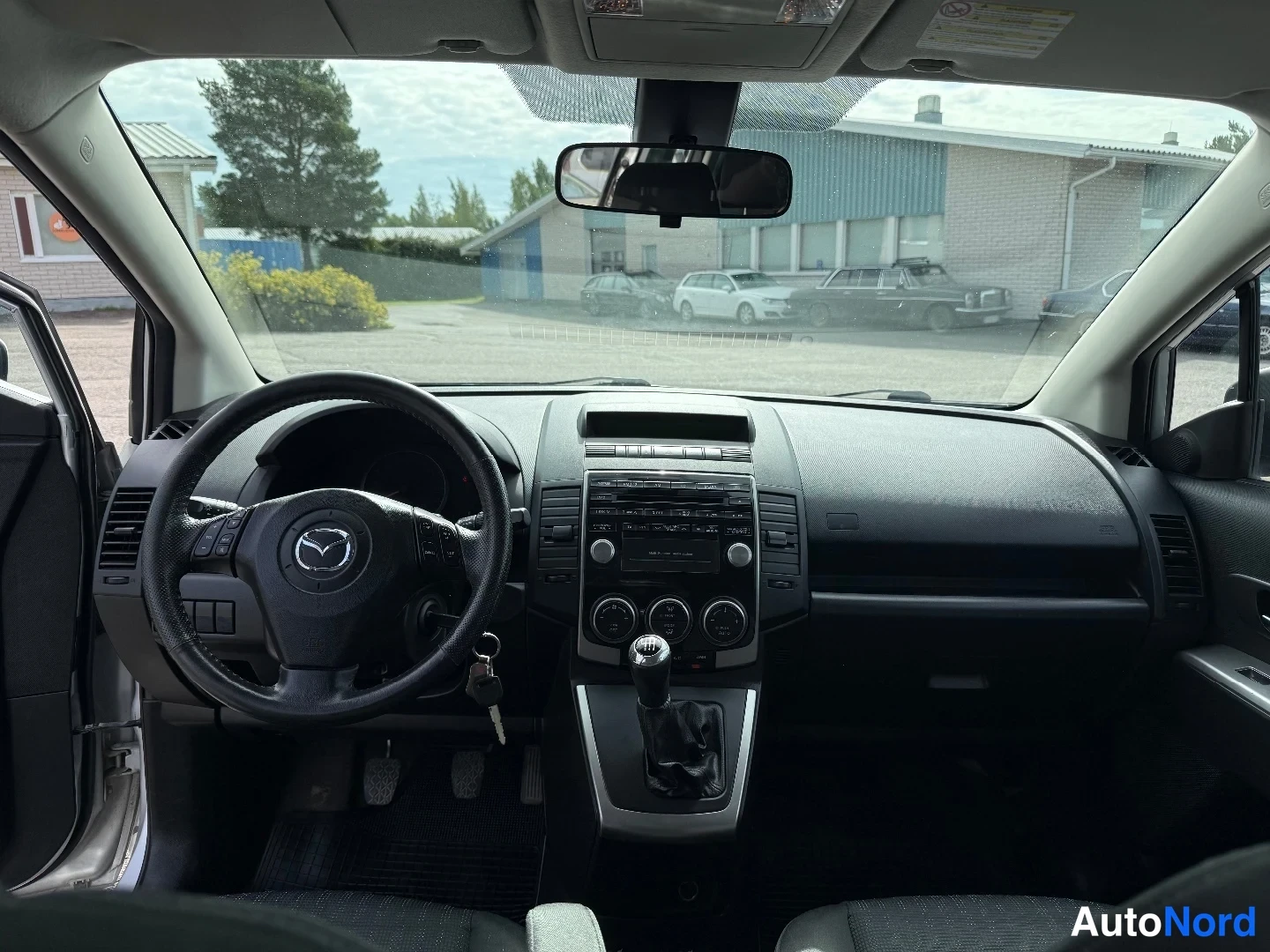 Silver Mazda 5 2011, förarplats, bild 8