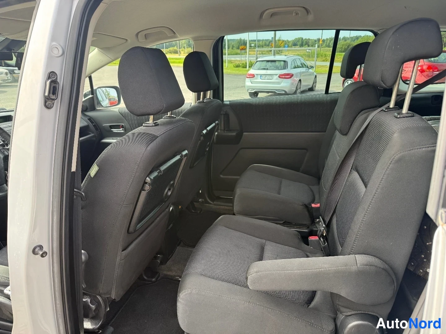 Silver Mazda 5 2011, baksäten, bild 10
