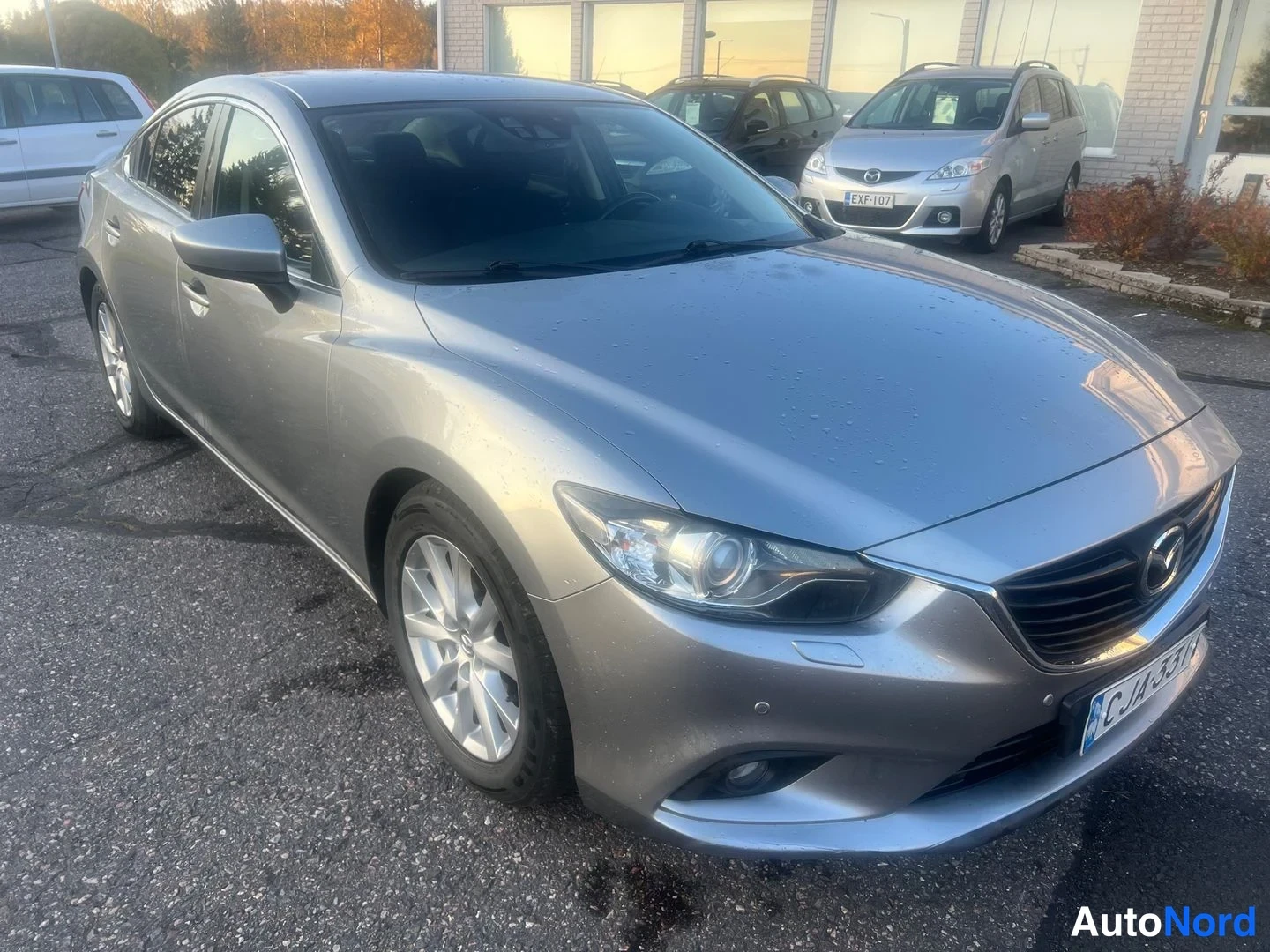 Grå Mazda 6 2014, snett framifrån, fronten åt höger, bild 4