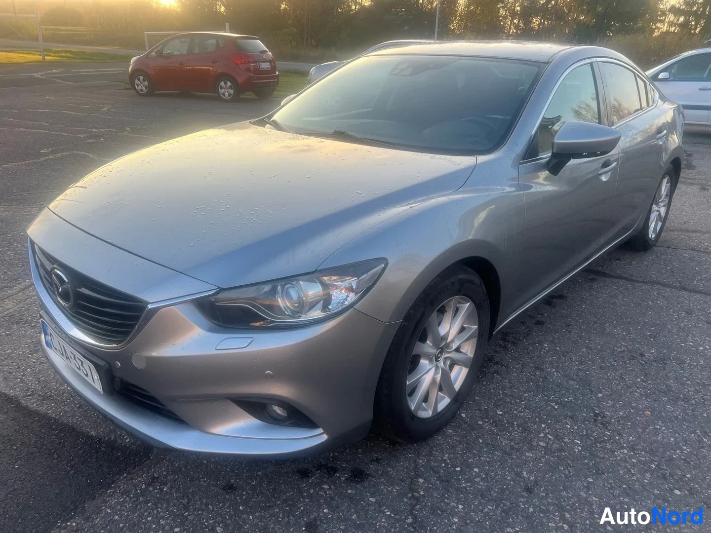 Grå Mazda 6 2014, snett framifrån, fronten åt vänster, bild 2