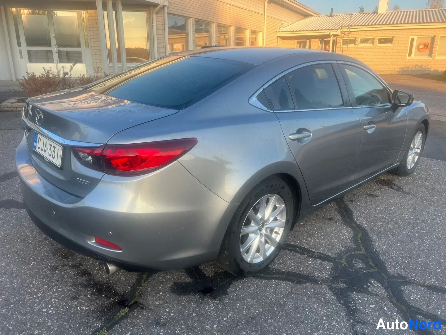 Grå Mazda 6 2014, snett bakifrån, bild 8