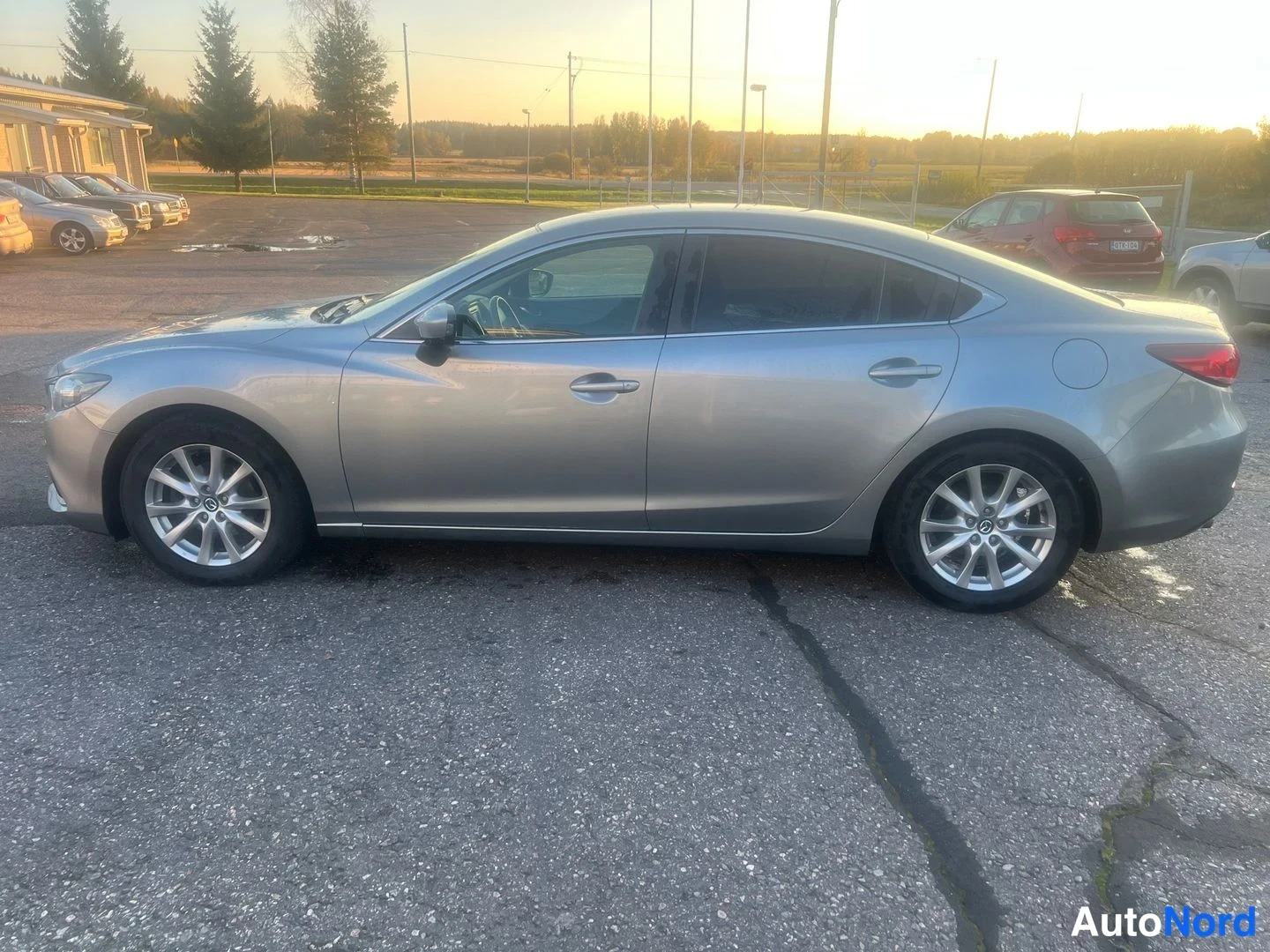 Grå Mazda 6 2014, snett framifrån, fronten åt vänster, bild 3