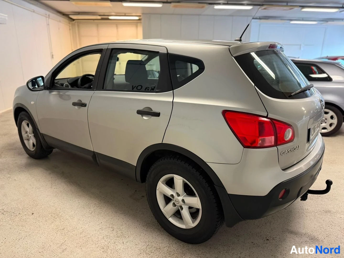 Silver Nissan Qashqai 2009, snett bakifrån, bild 5