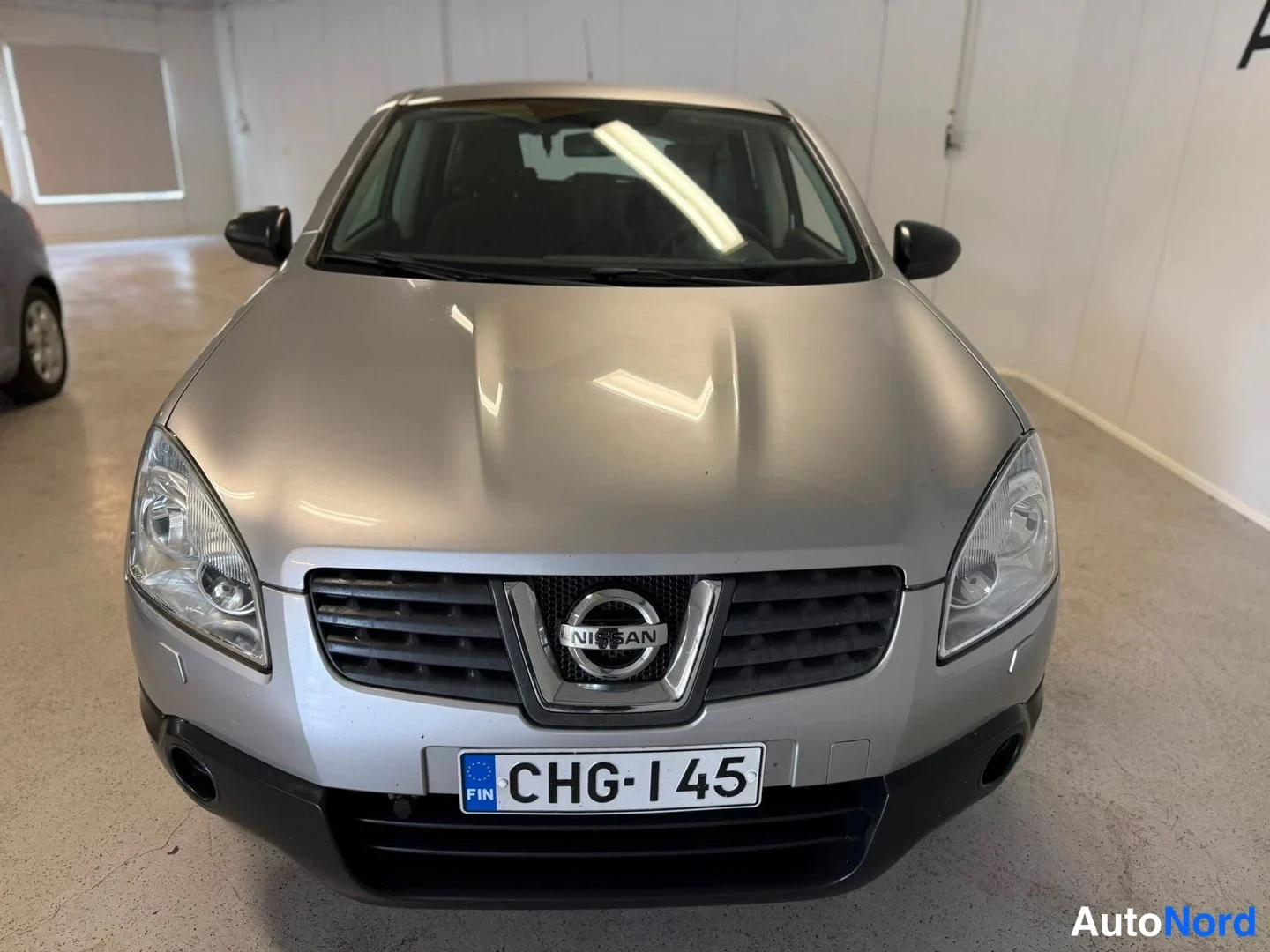 Silver Nissan Qashqai 2009, framifrån, bild 4